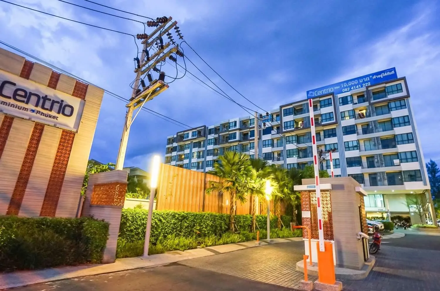 Facade/entrance in Centrio by Suttirak