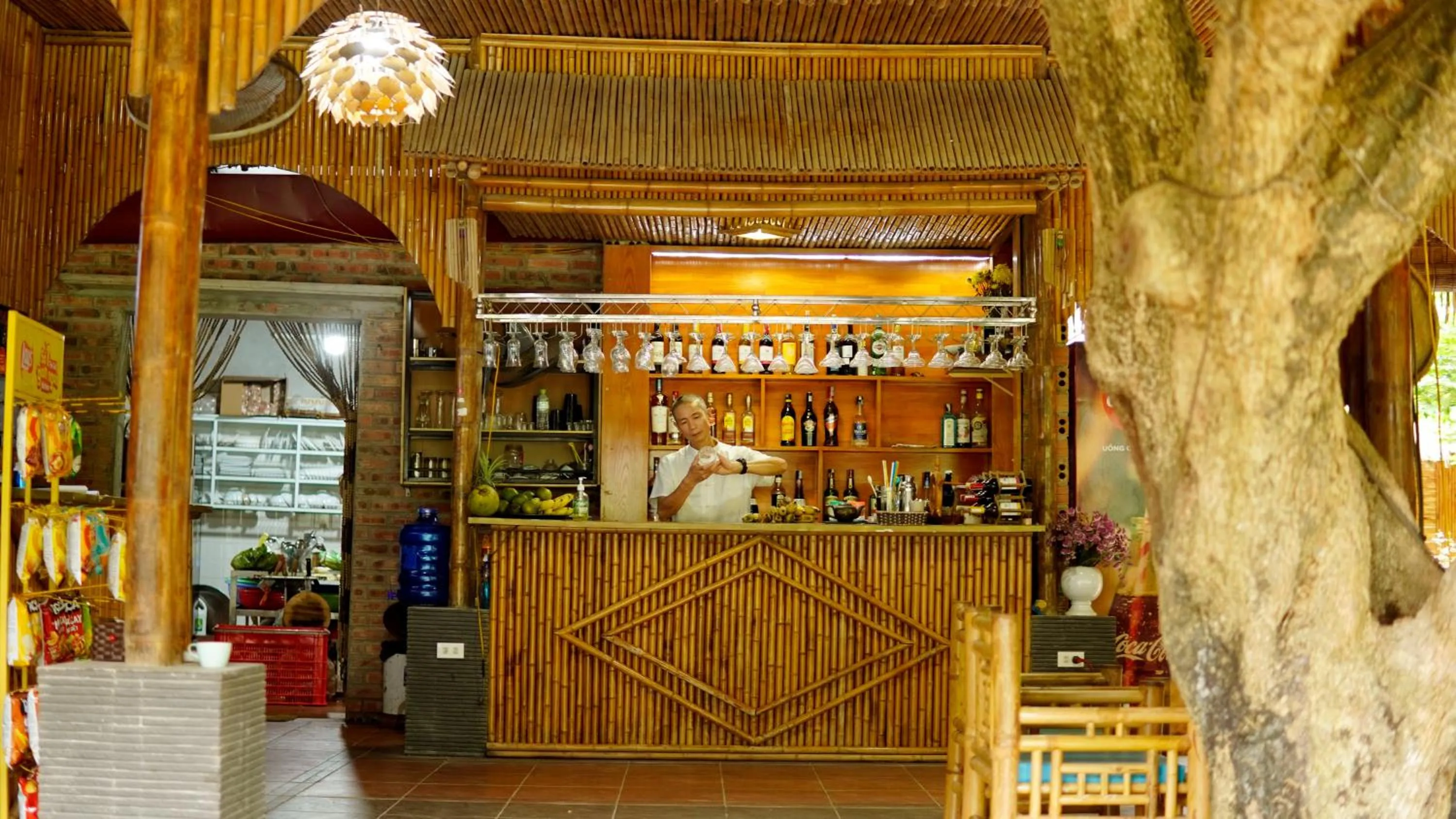 Lounge or bar in Quoc Khanh Bamboo Homestay