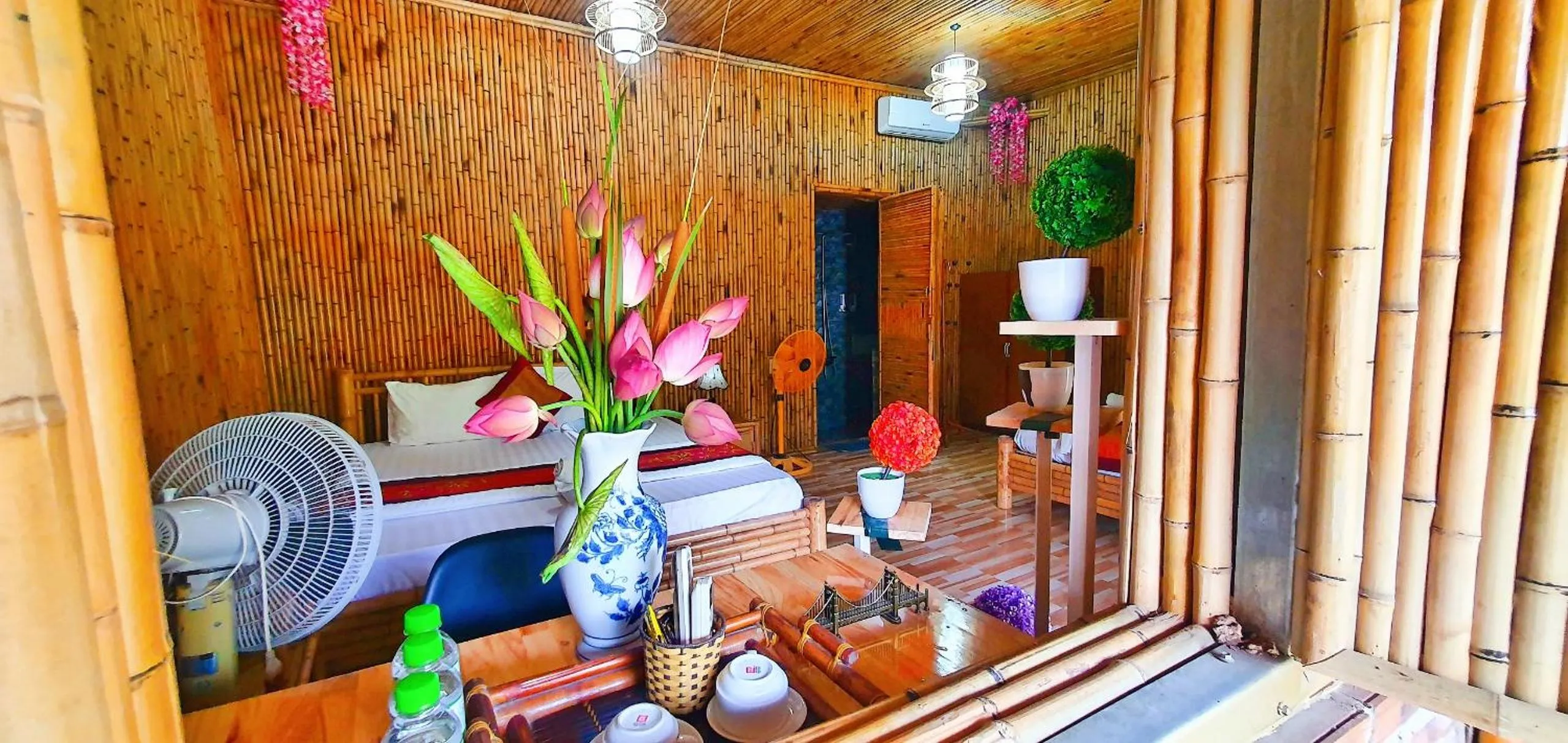 Living room in Quoc Khanh Bamboo Homestay