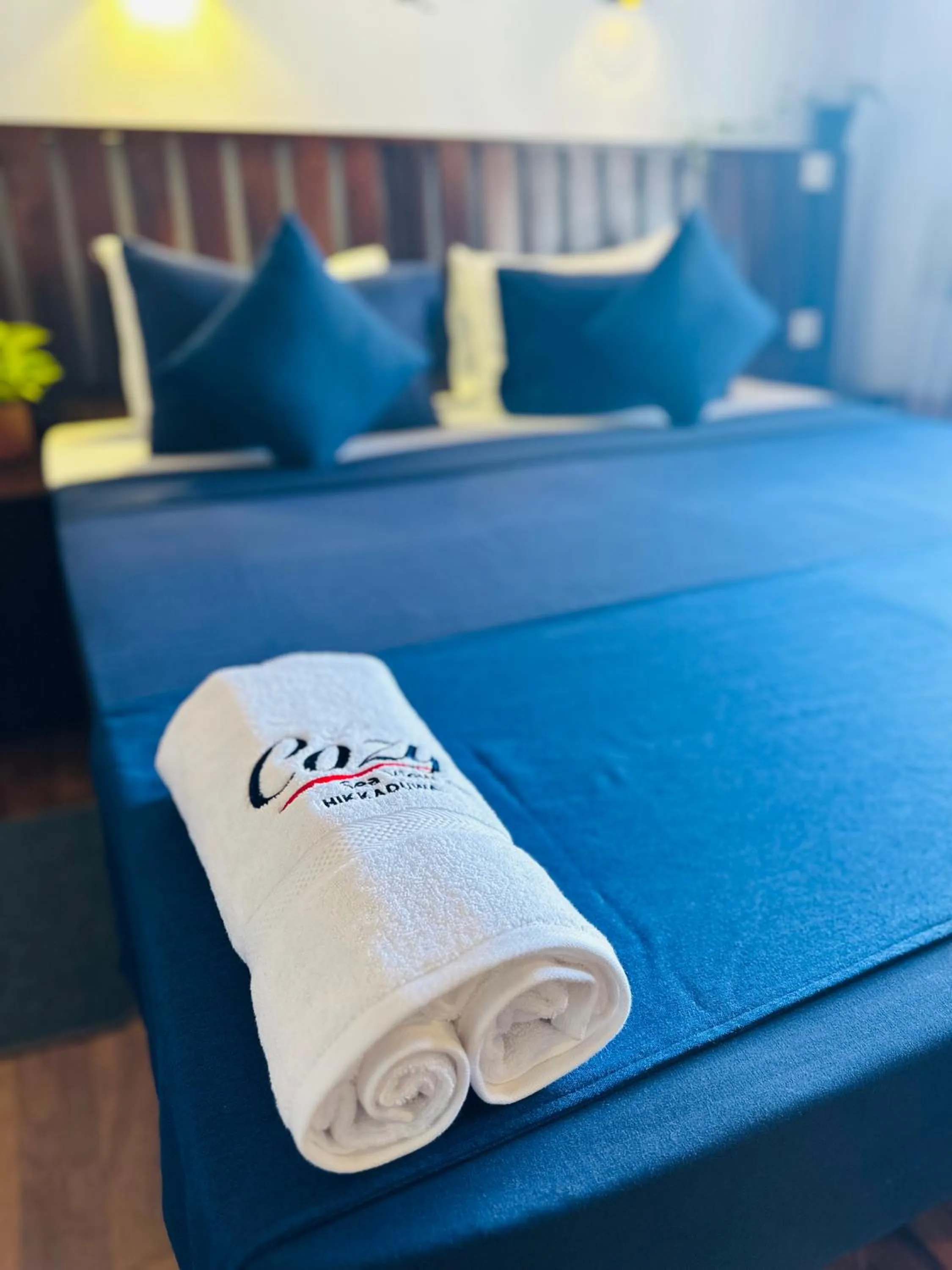 Property building, Bed in Cozy Sea view Inn