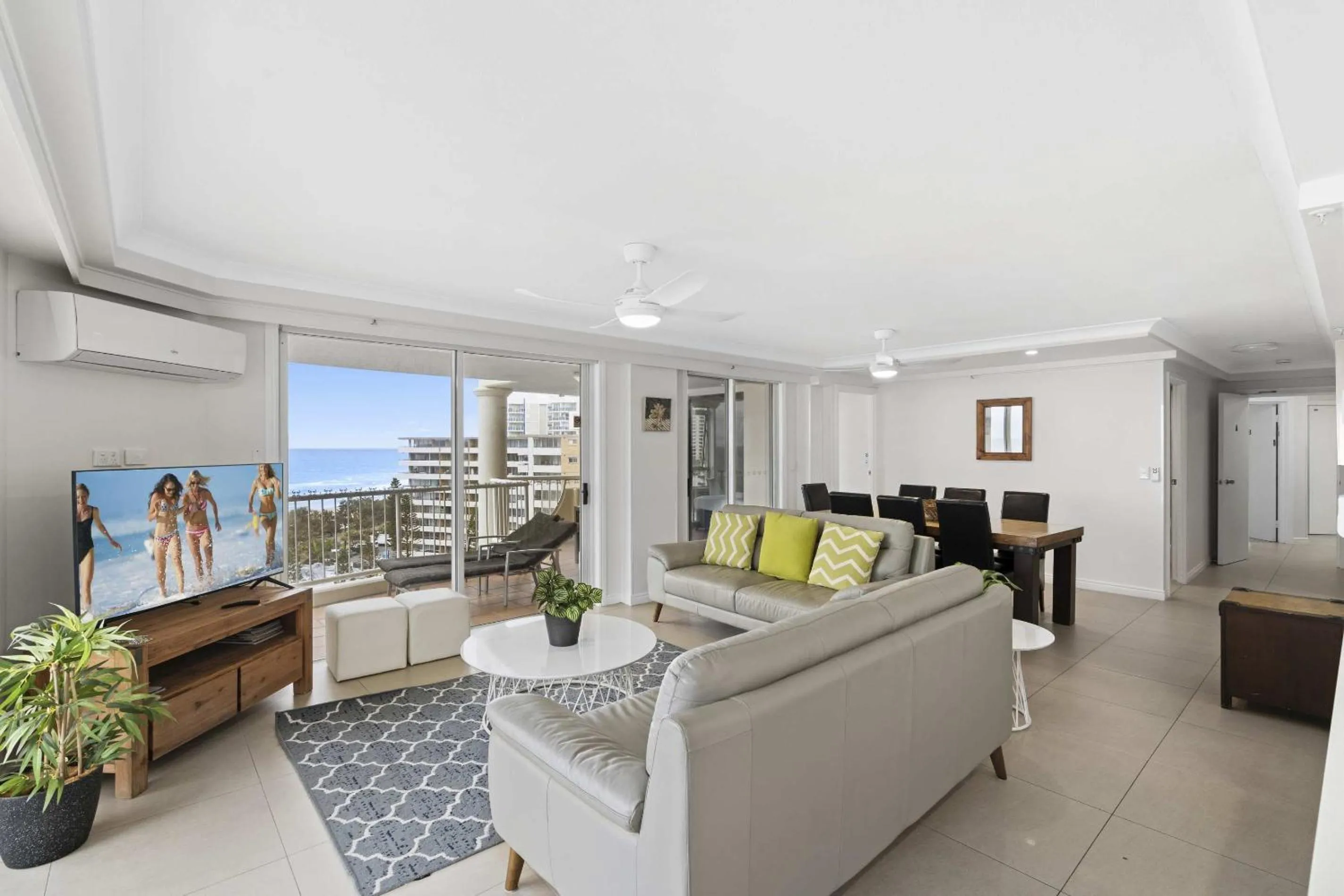 TV and multimedia in Moroccan Resort - HR Surfers Paradise