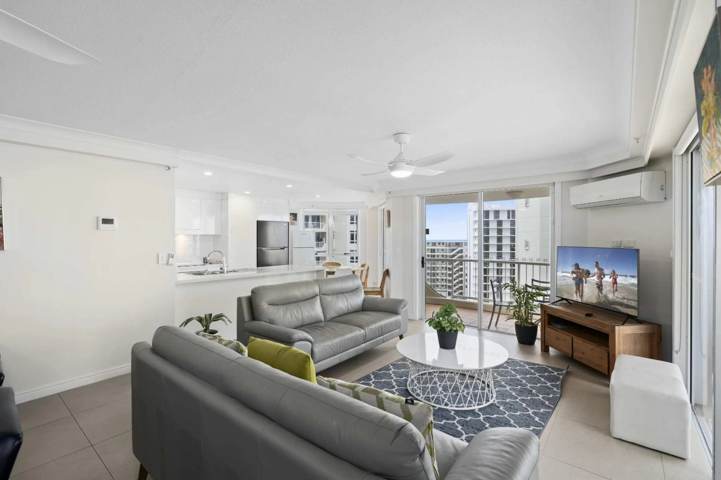 TV and multimedia in Moroccan Resort - HR Surfers Paradise