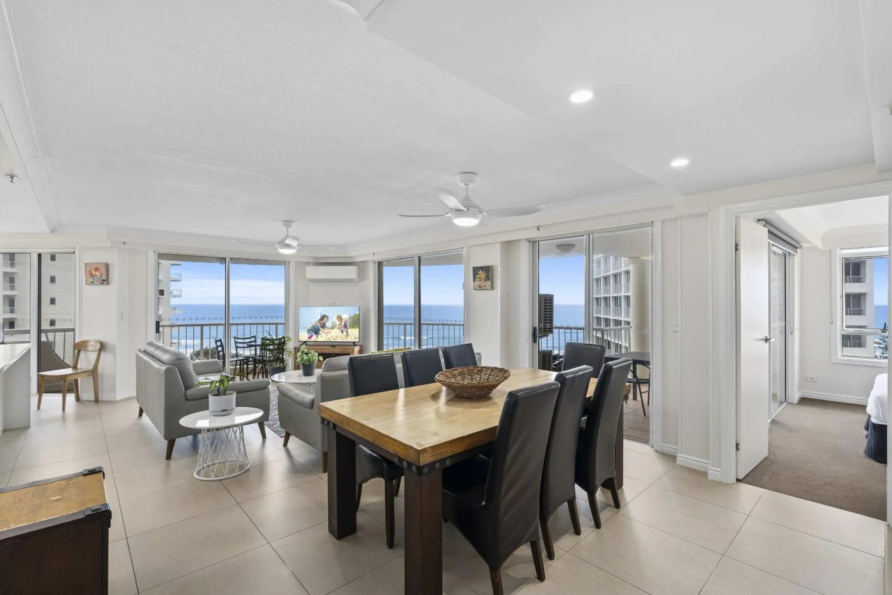 TV and multimedia in Moroccan Resort - HR Surfers Paradise