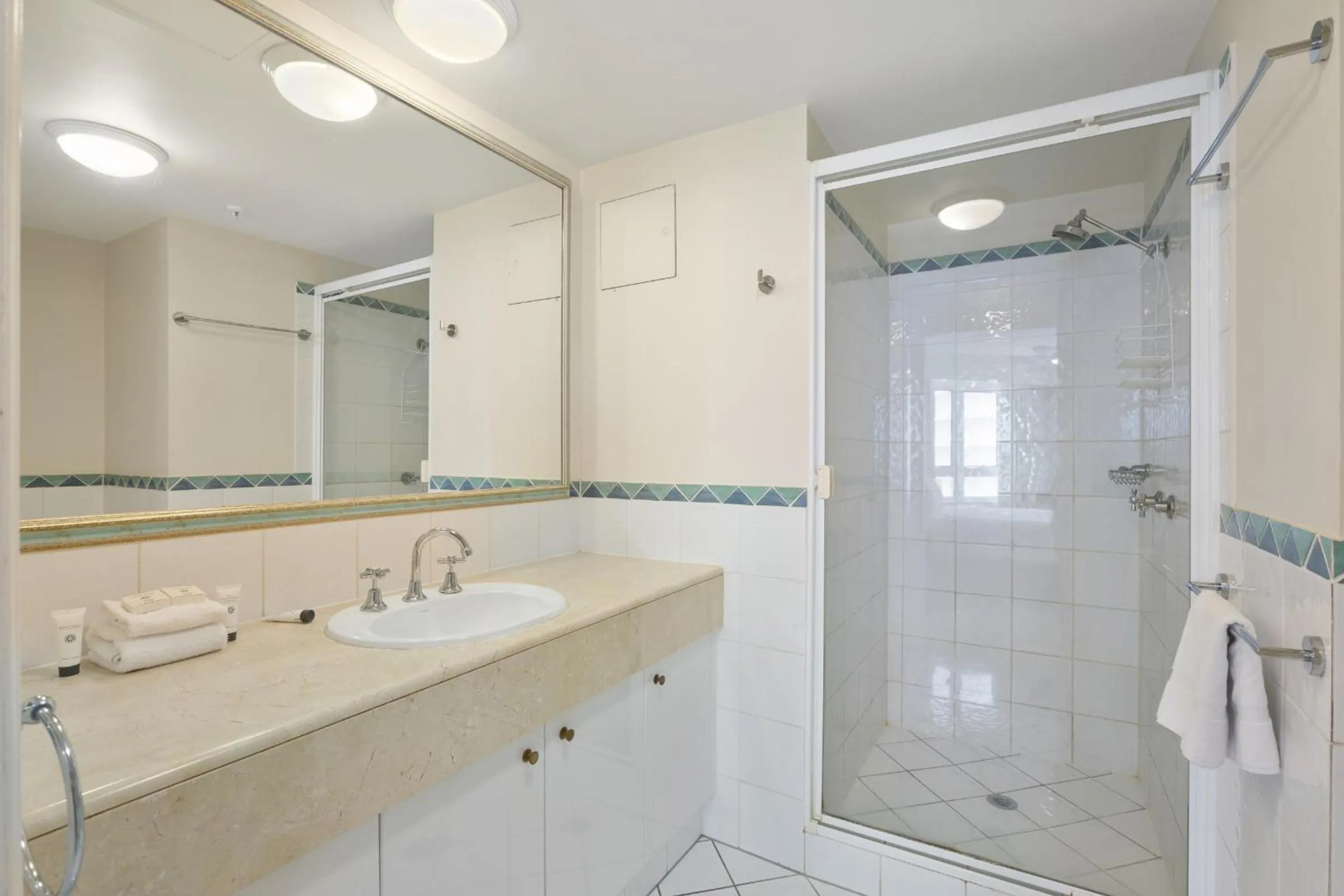 Shower in Moroccan Resort - HR Surfers Paradise