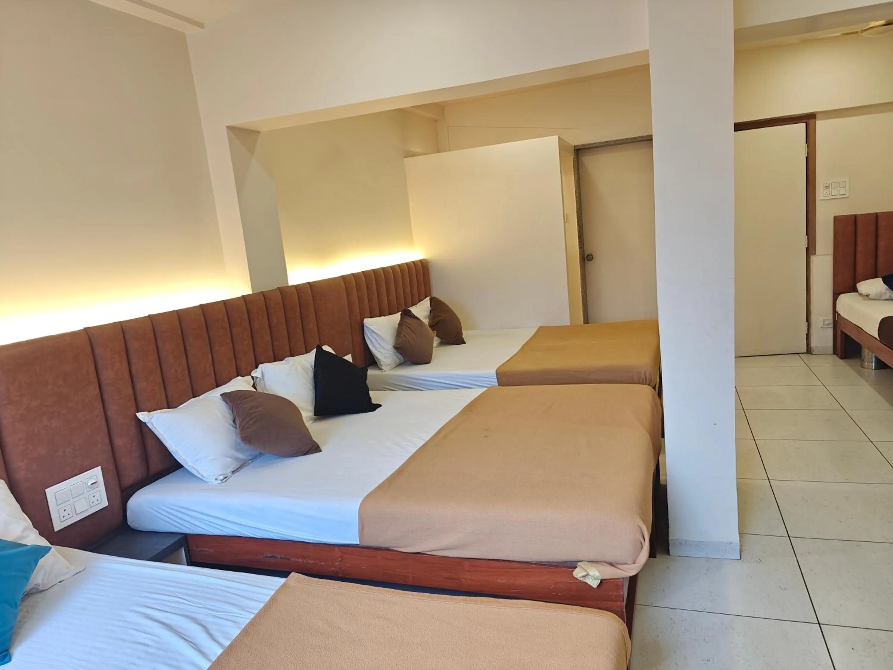 Bed in Central Inn, Kolhapur