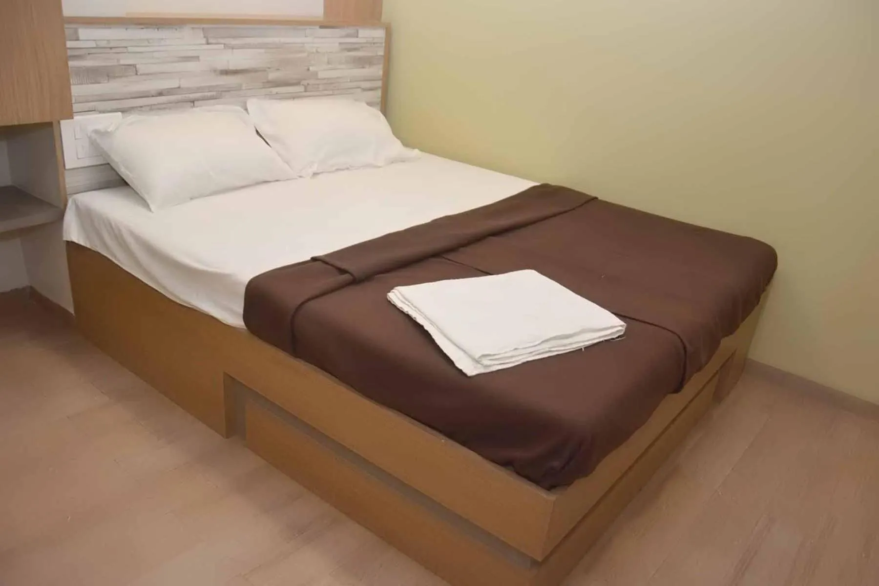 Bedroom, Bed in Central Inn, Kolhapur