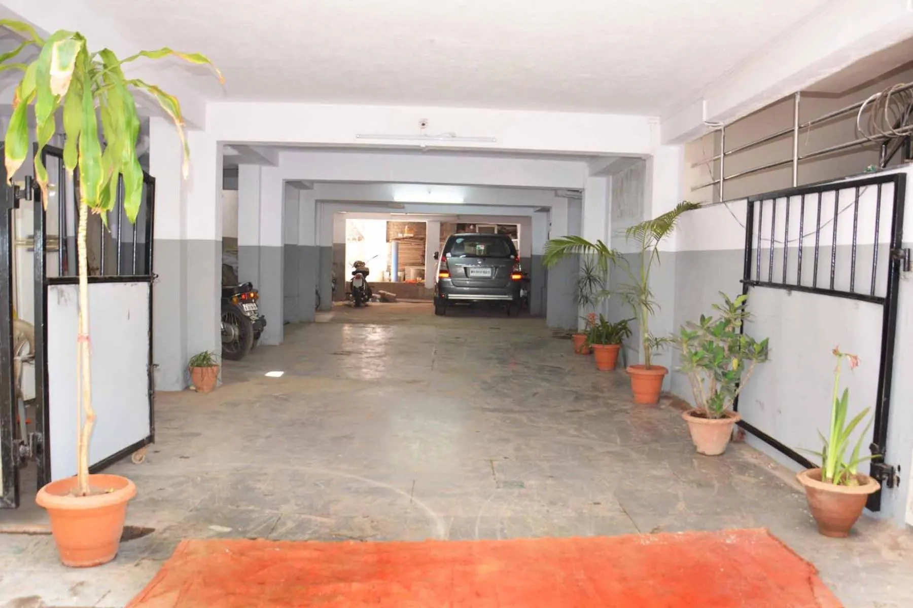 Area and facilities in Central Inn, Kolhapur