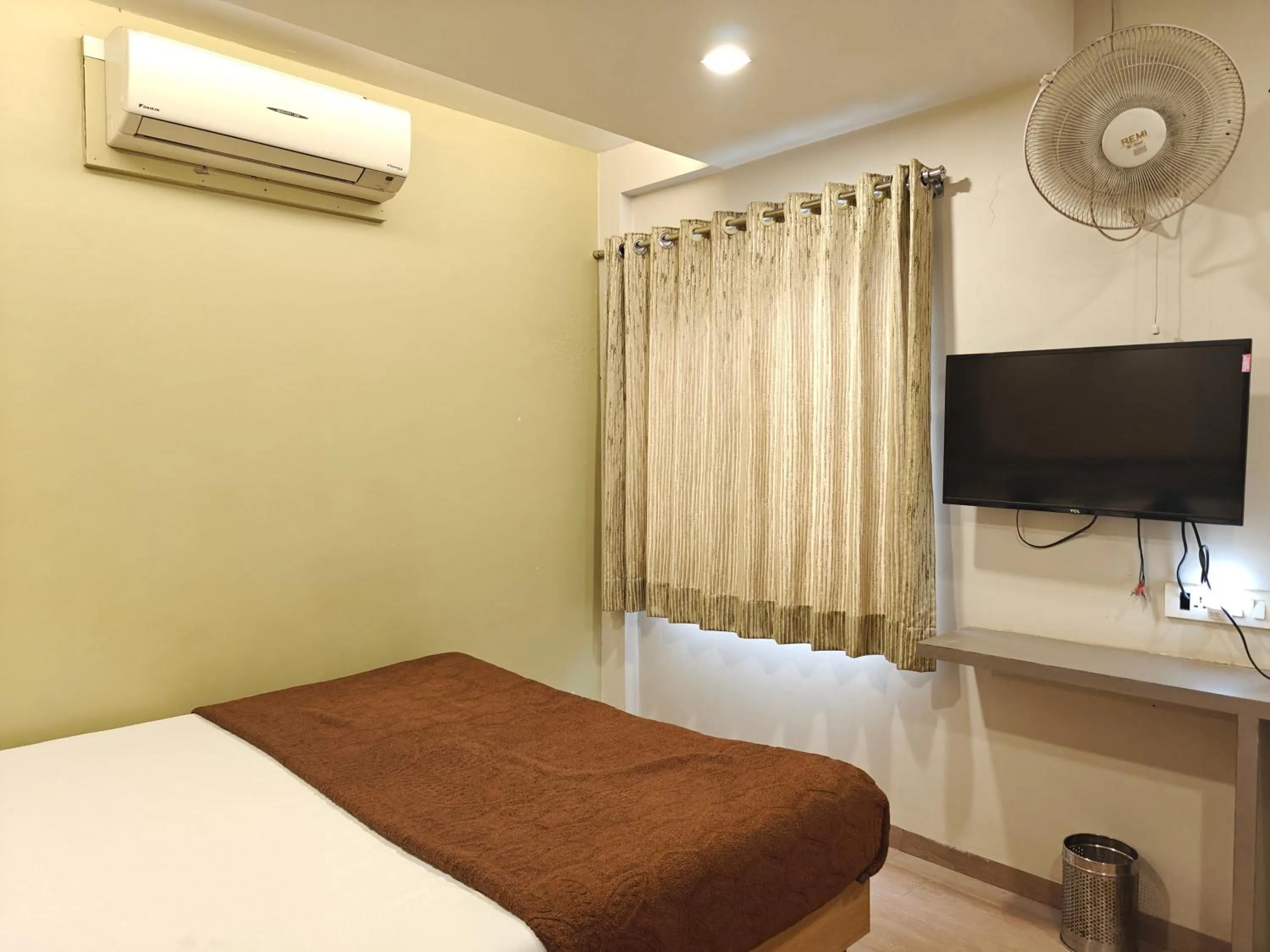 TV and multimedia, Bed in Central Inn, Kolhapur