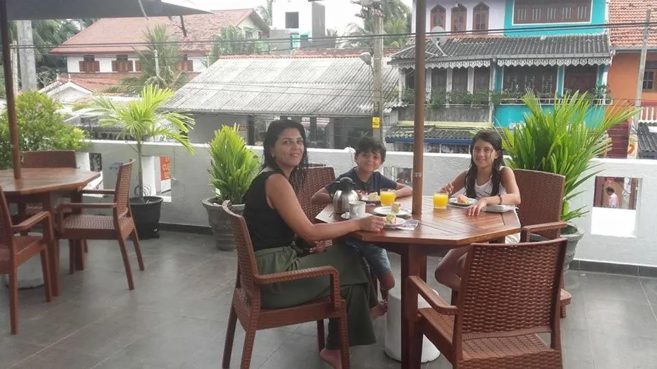 group of guests in El Corazon De Hikkaduwa
