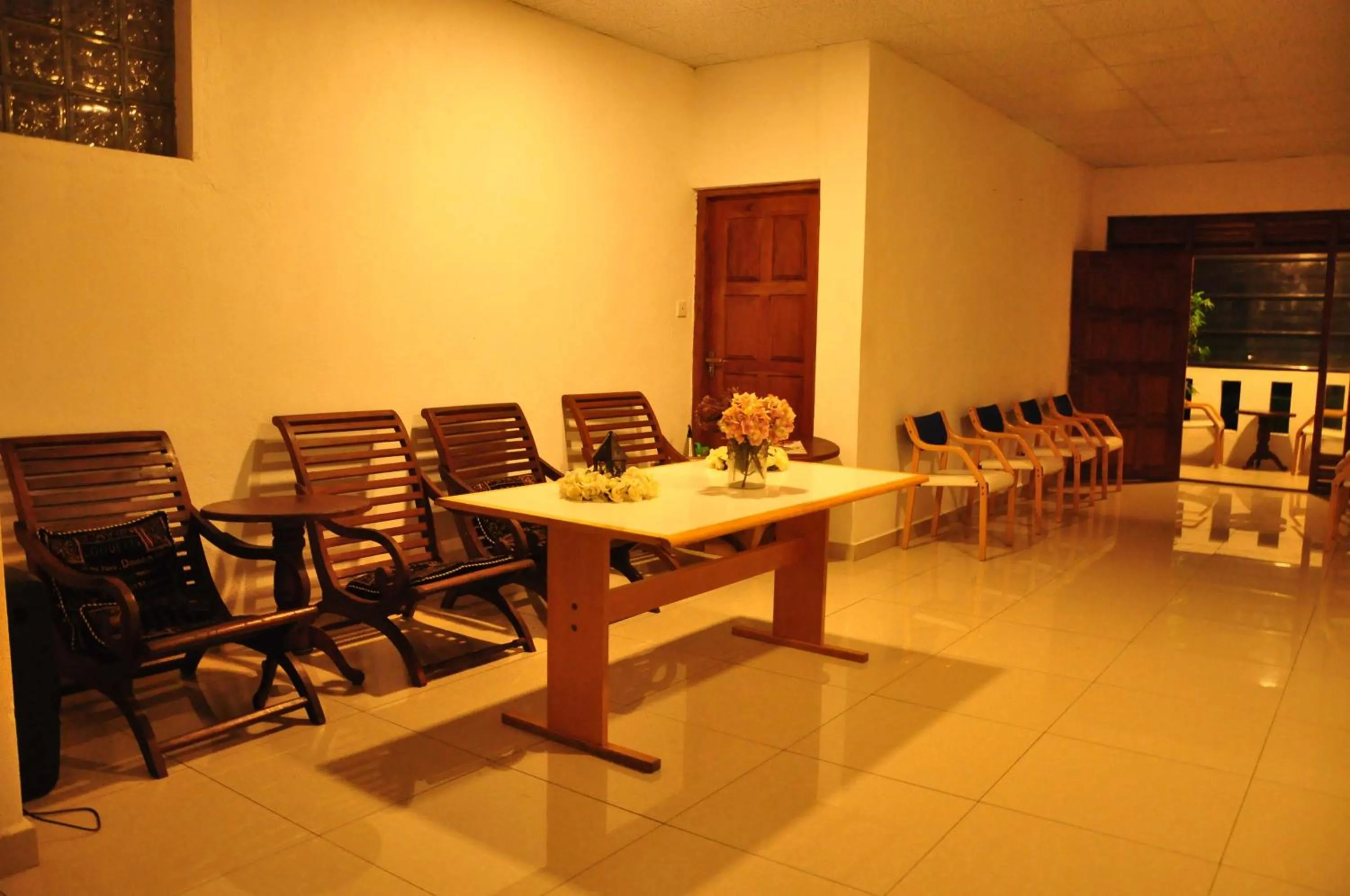 Communal lounge/ TV room in El Corazon De Hikkaduwa