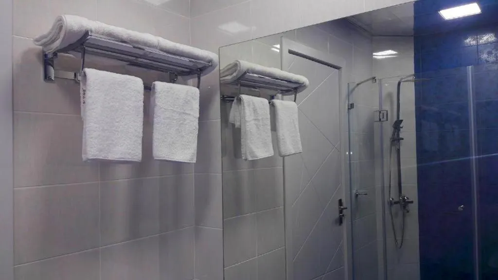 Hotel Lilo near Airport