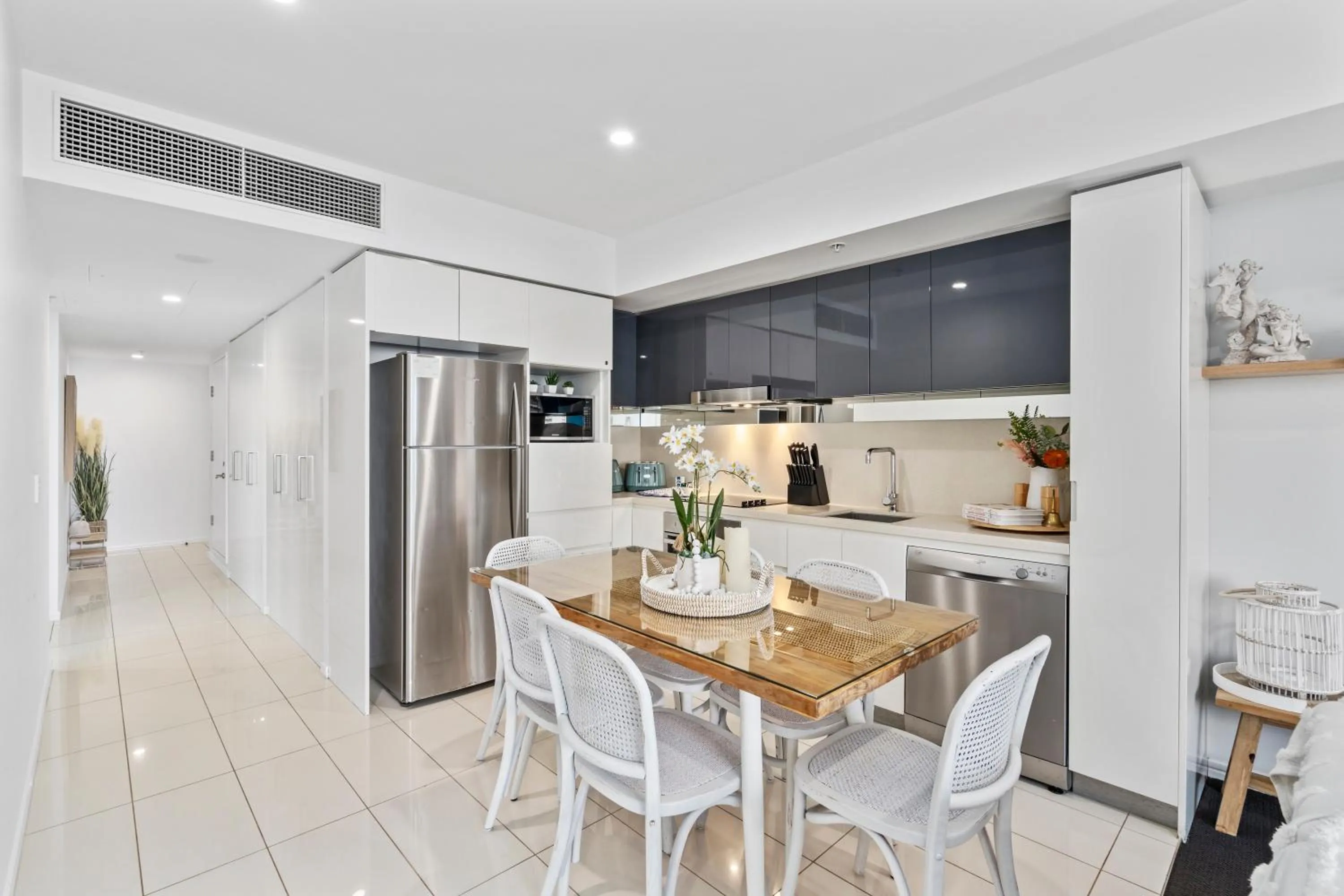 Kitchen or kitchenette in Orchid Residences - HR Surfers Paradise