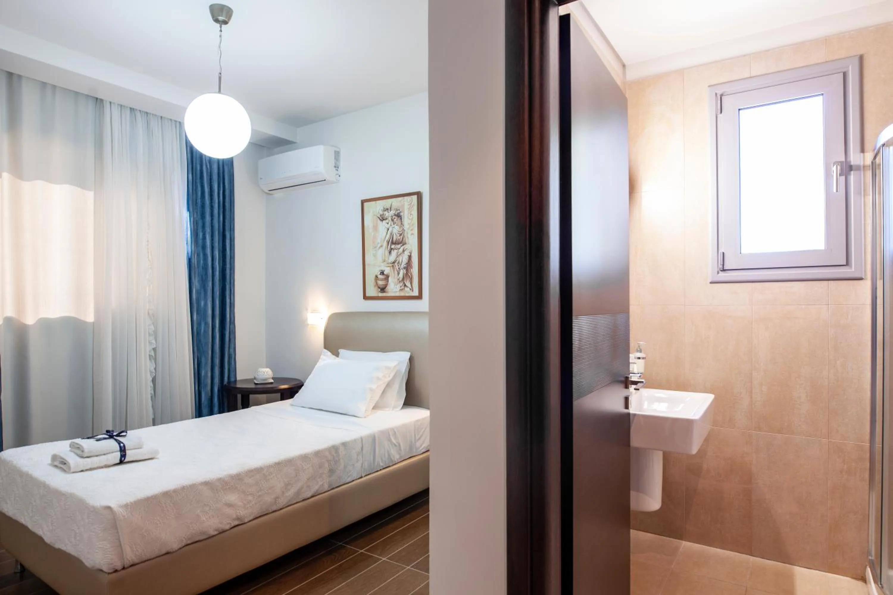 Bedroom, Bed in Bella Foresta Villa