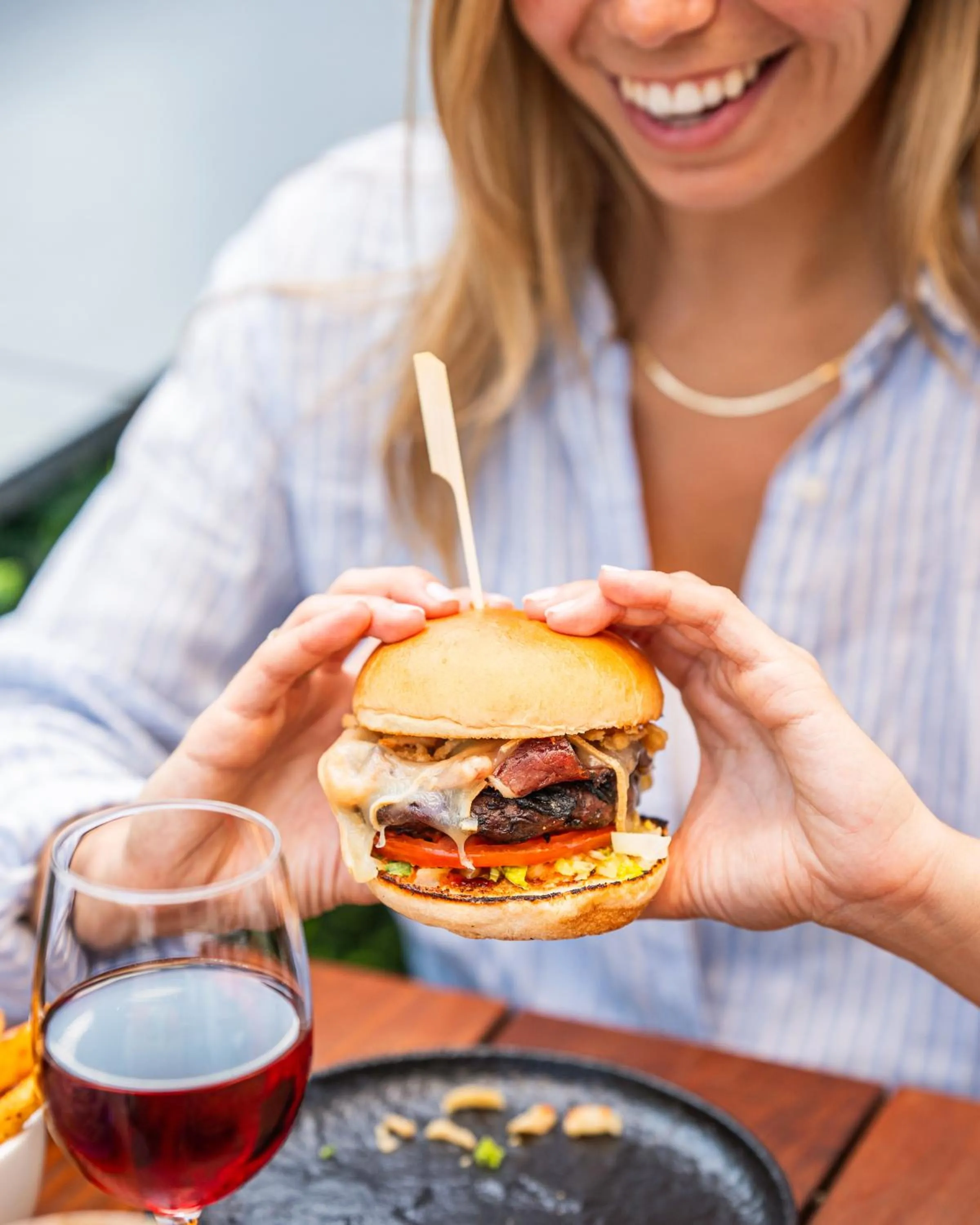 Restaurant/places to eat in Montreal Marriott Chateau Champlain