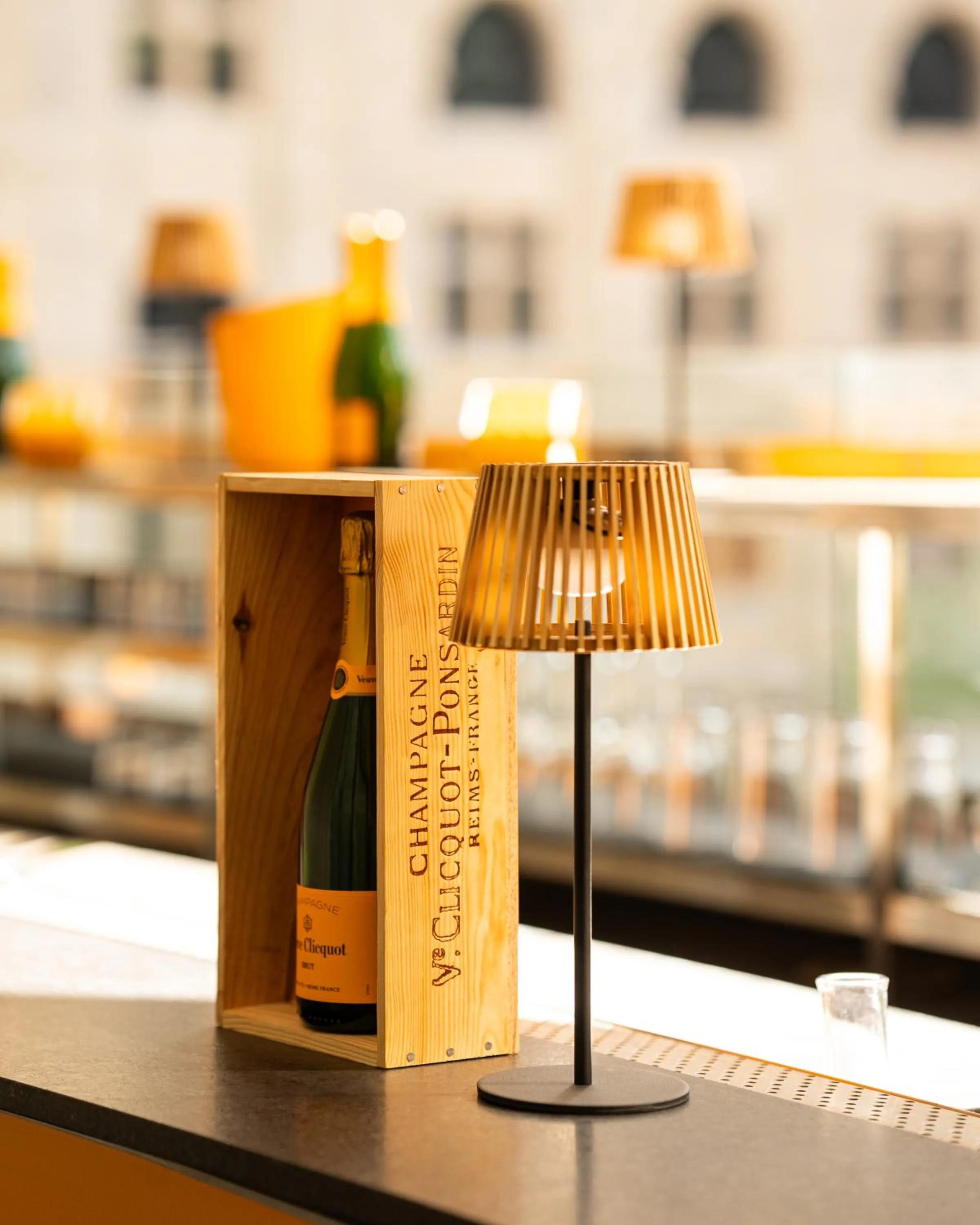 Restaurant/places to eat in Montreal Marriott Chateau Champlain