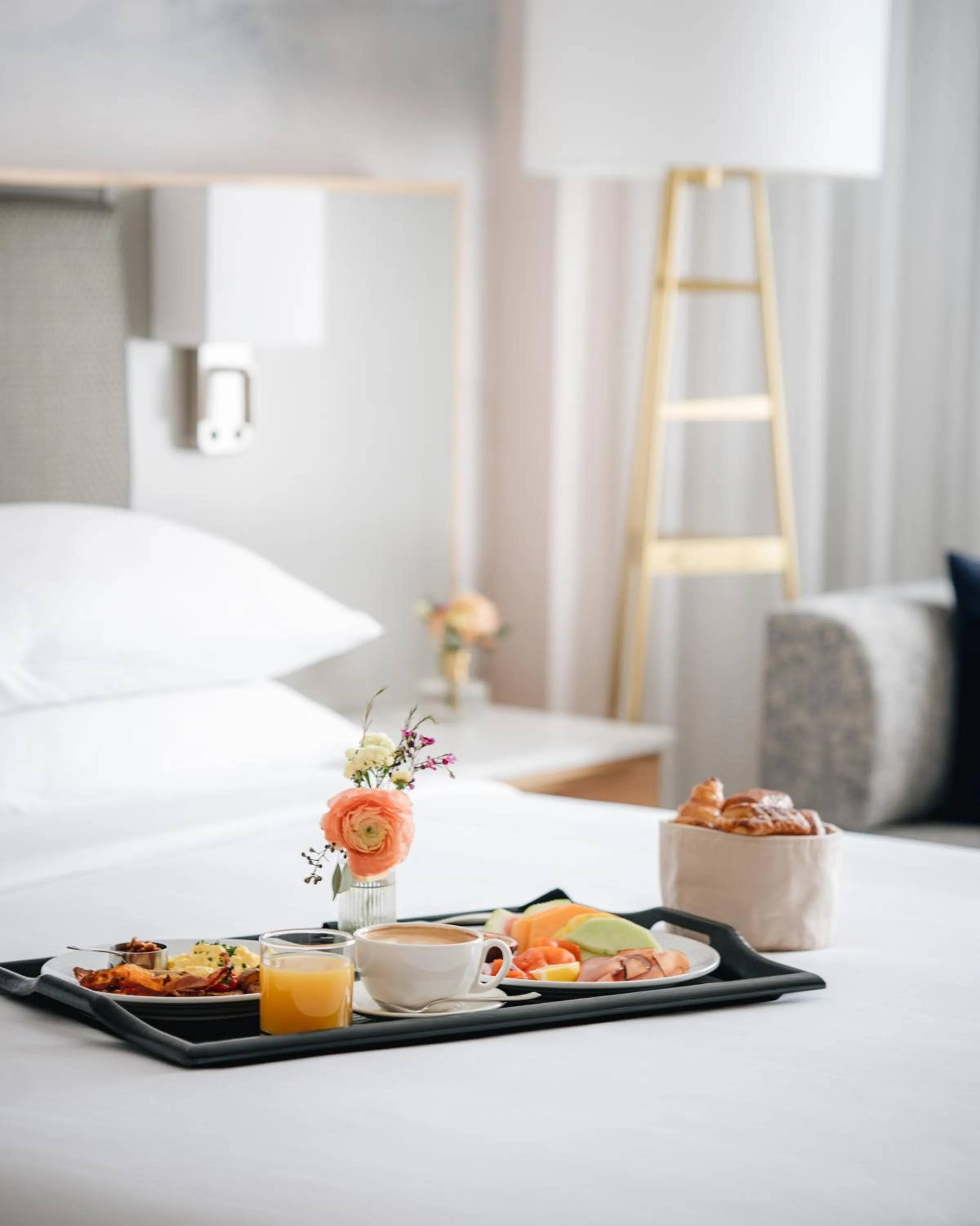 Breakfast, Bed in Montreal Marriott Chateau Champlain