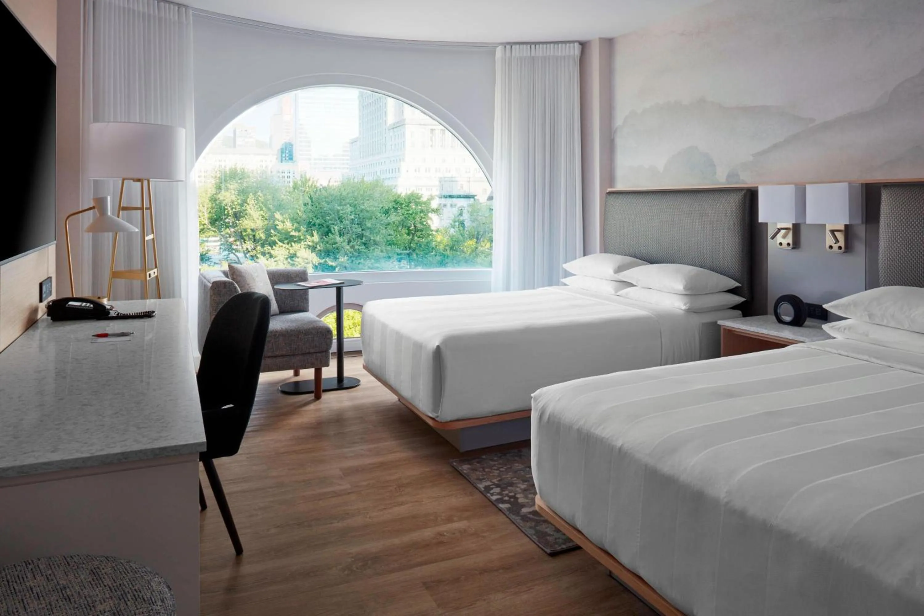 Photo of the whole room, Bed in Montreal Marriott Chateau Champlain