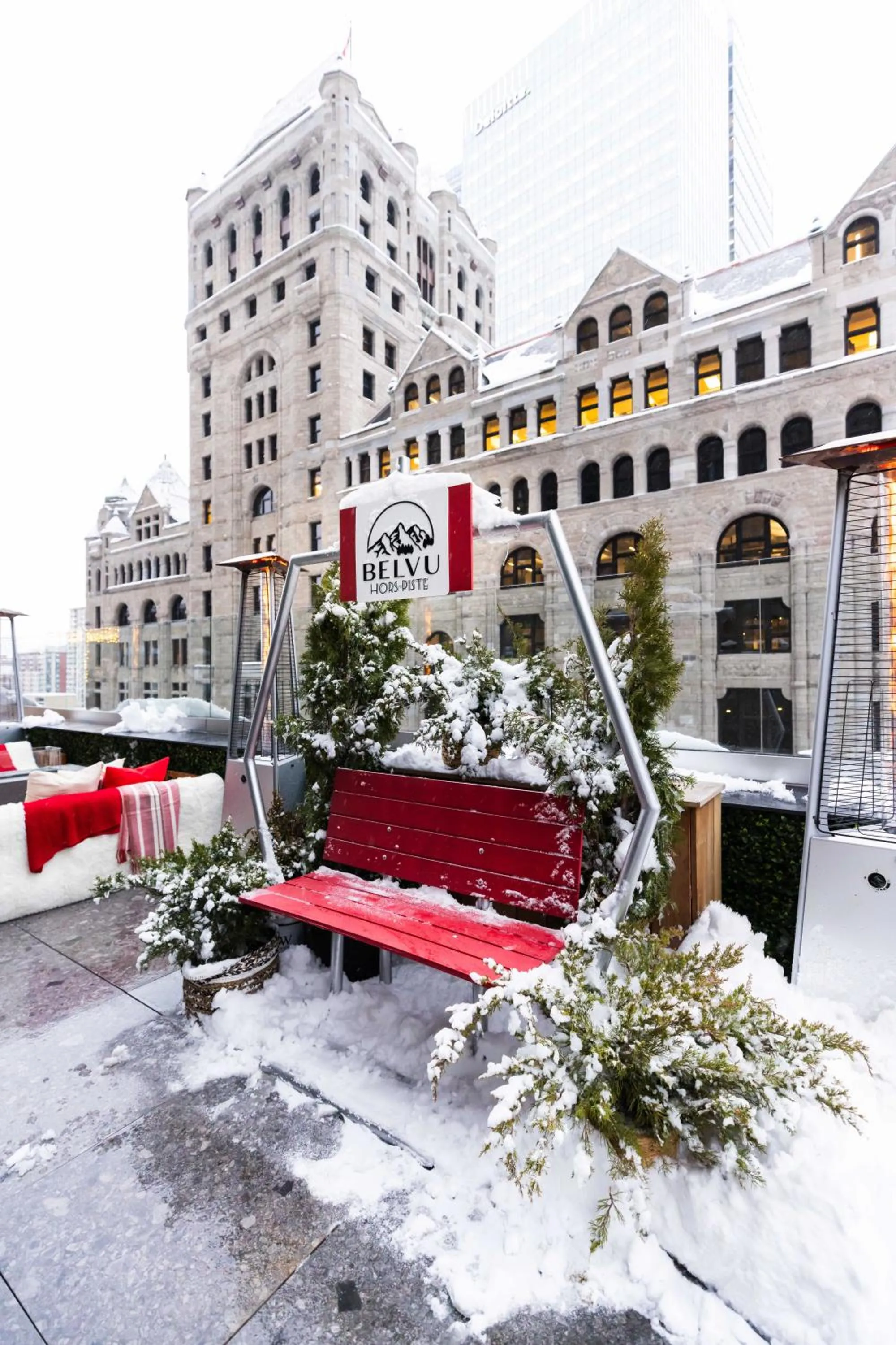 Restaurant/places to eat in Montreal Marriott Chateau Champlain