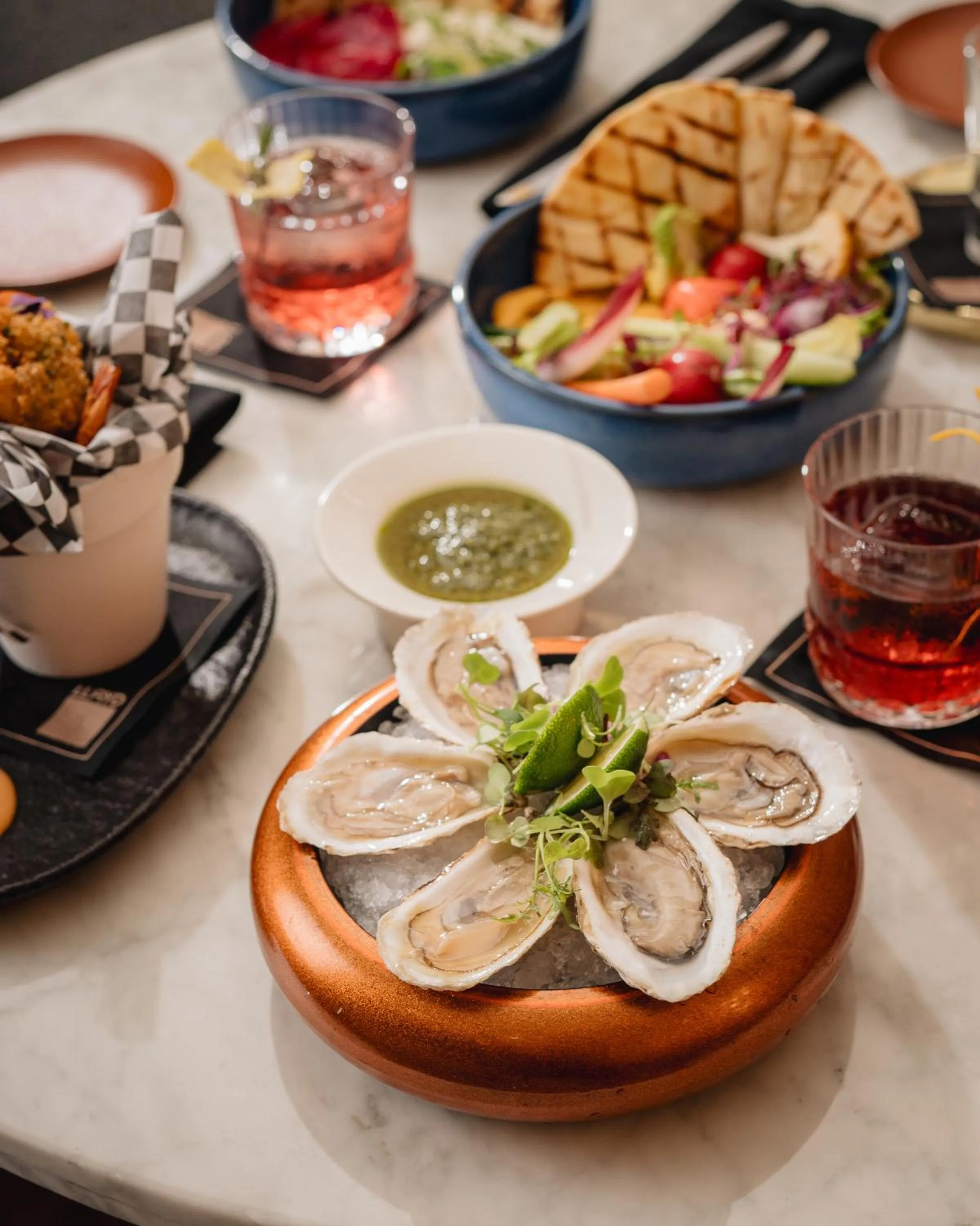 Restaurant/places to eat in Montreal Marriott Chateau Champlain