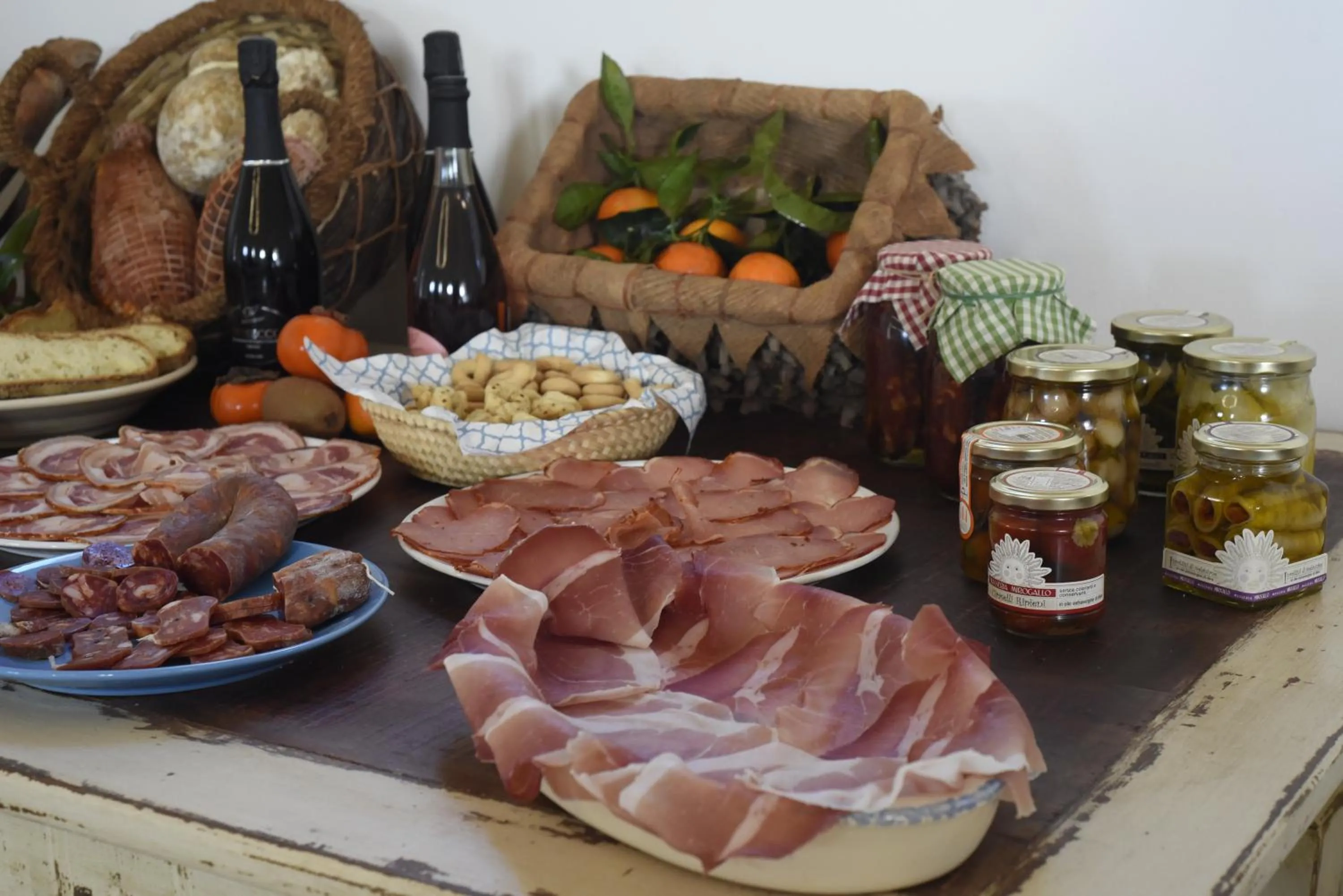 Food and drinks in Agrumare Farm Holiday