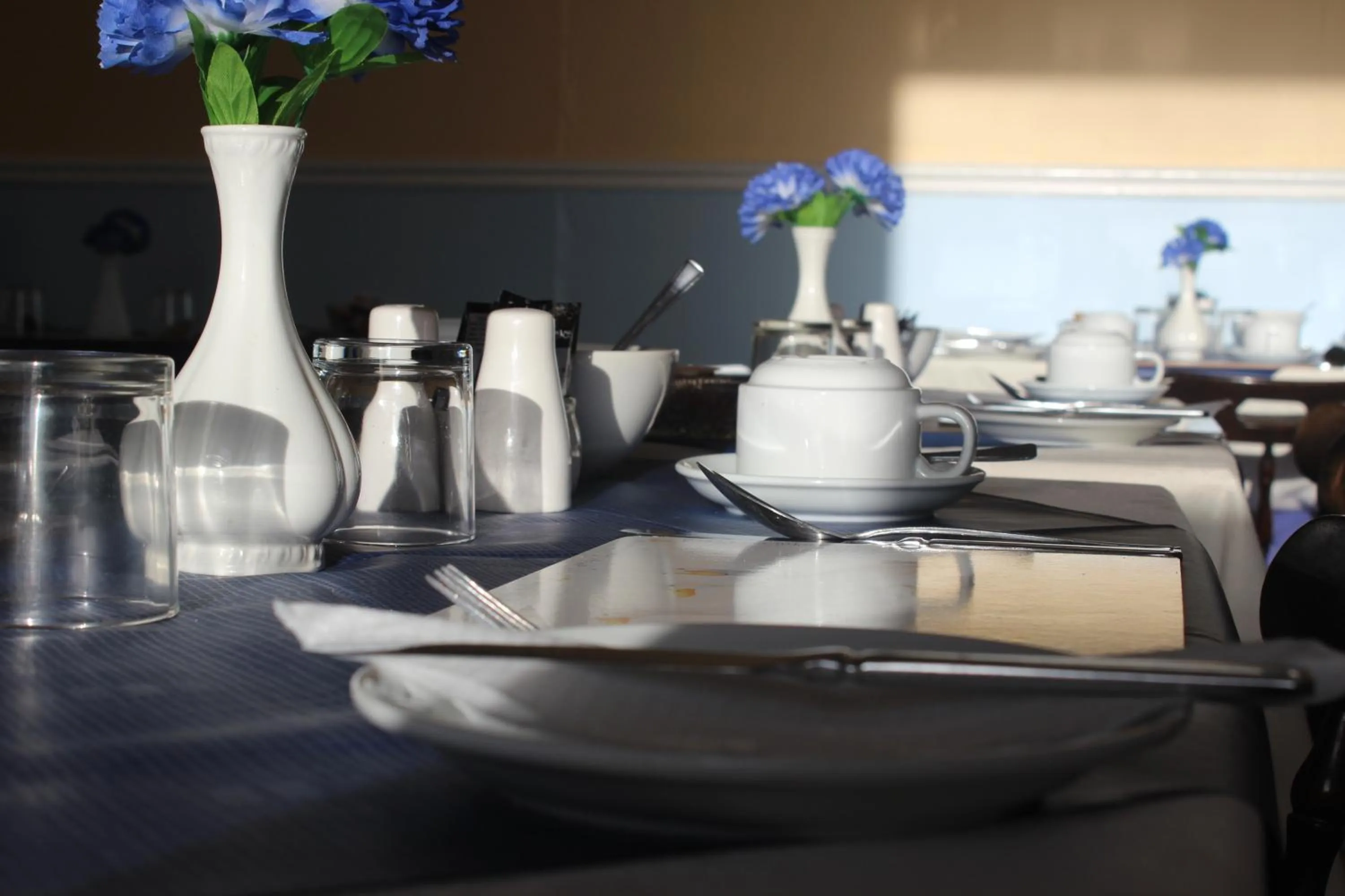 Breakfast in Leamington House