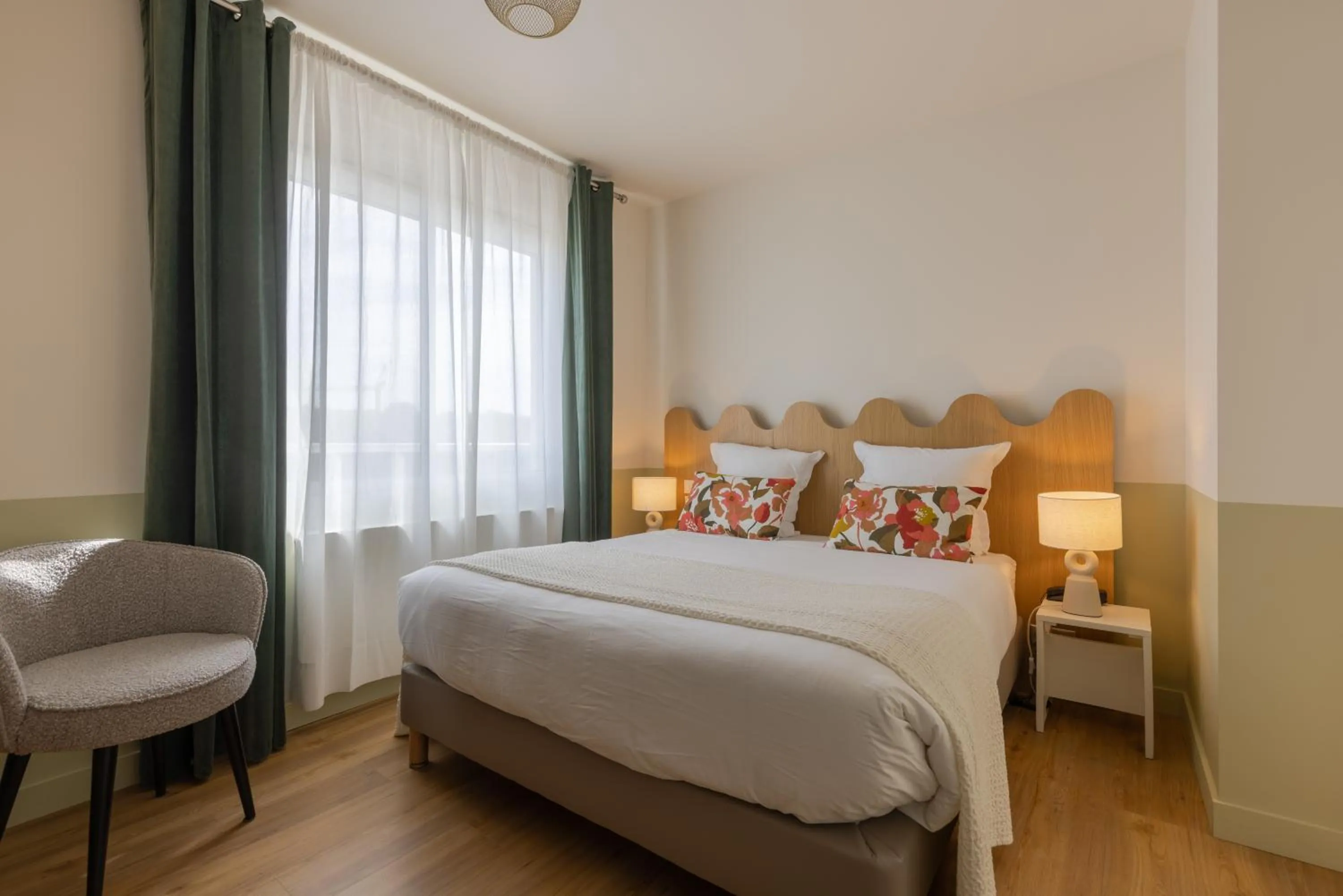 Bed in Family Golf Hotel