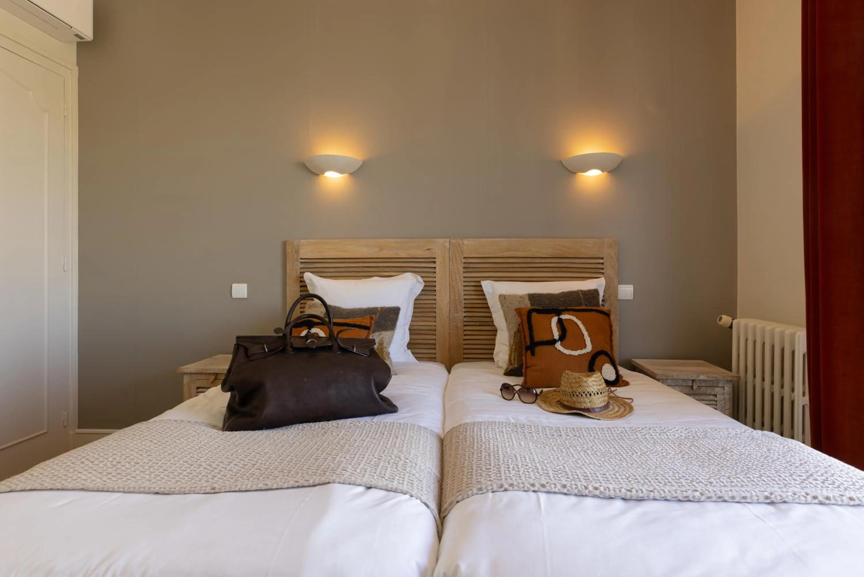 Bed in Family Golf Hotel