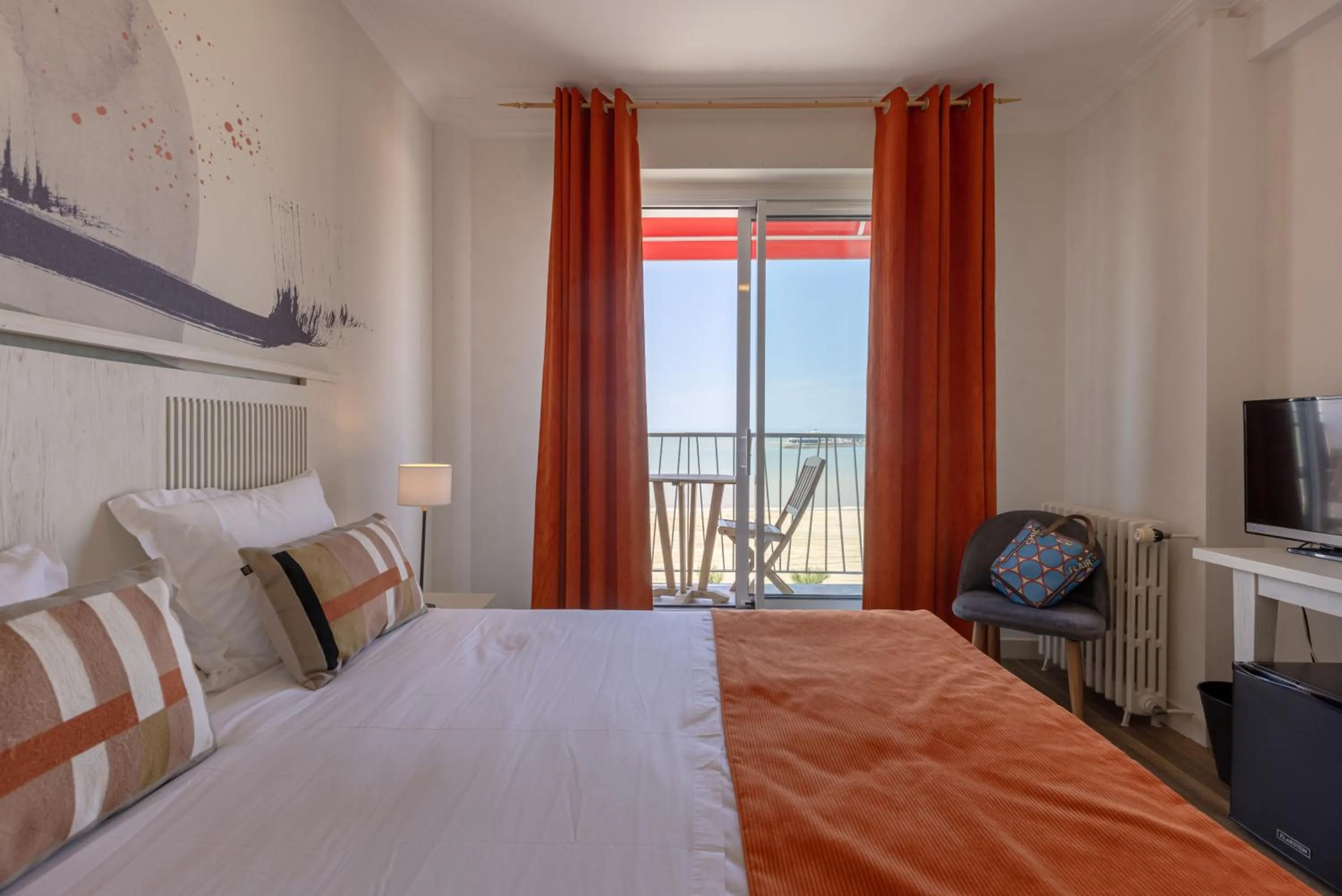 Bed in Family Golf Hotel