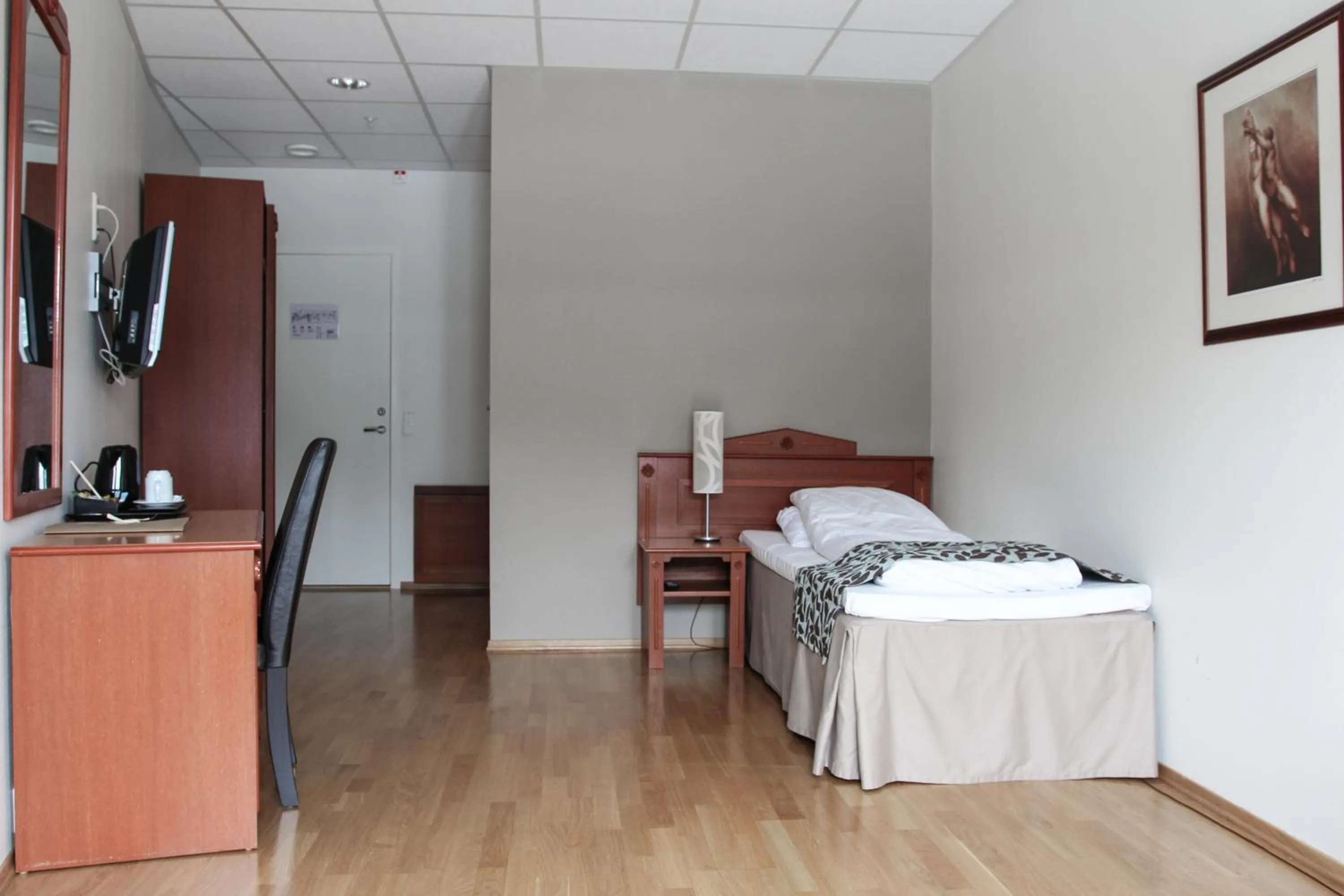 Photo of the whole room, Bed in Brattvåg Fjordhotell