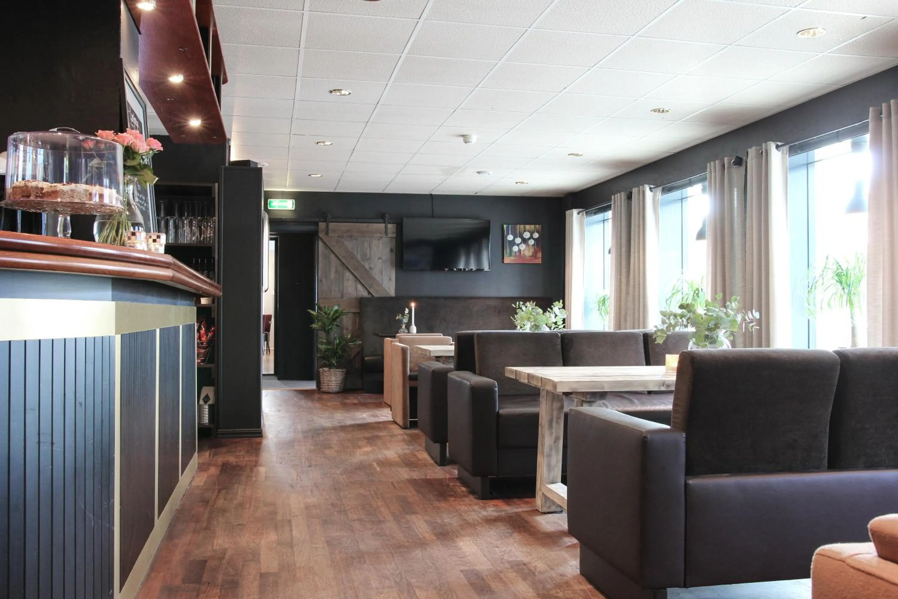 Restaurant/places to eat in Brattvåg Fjordhotell