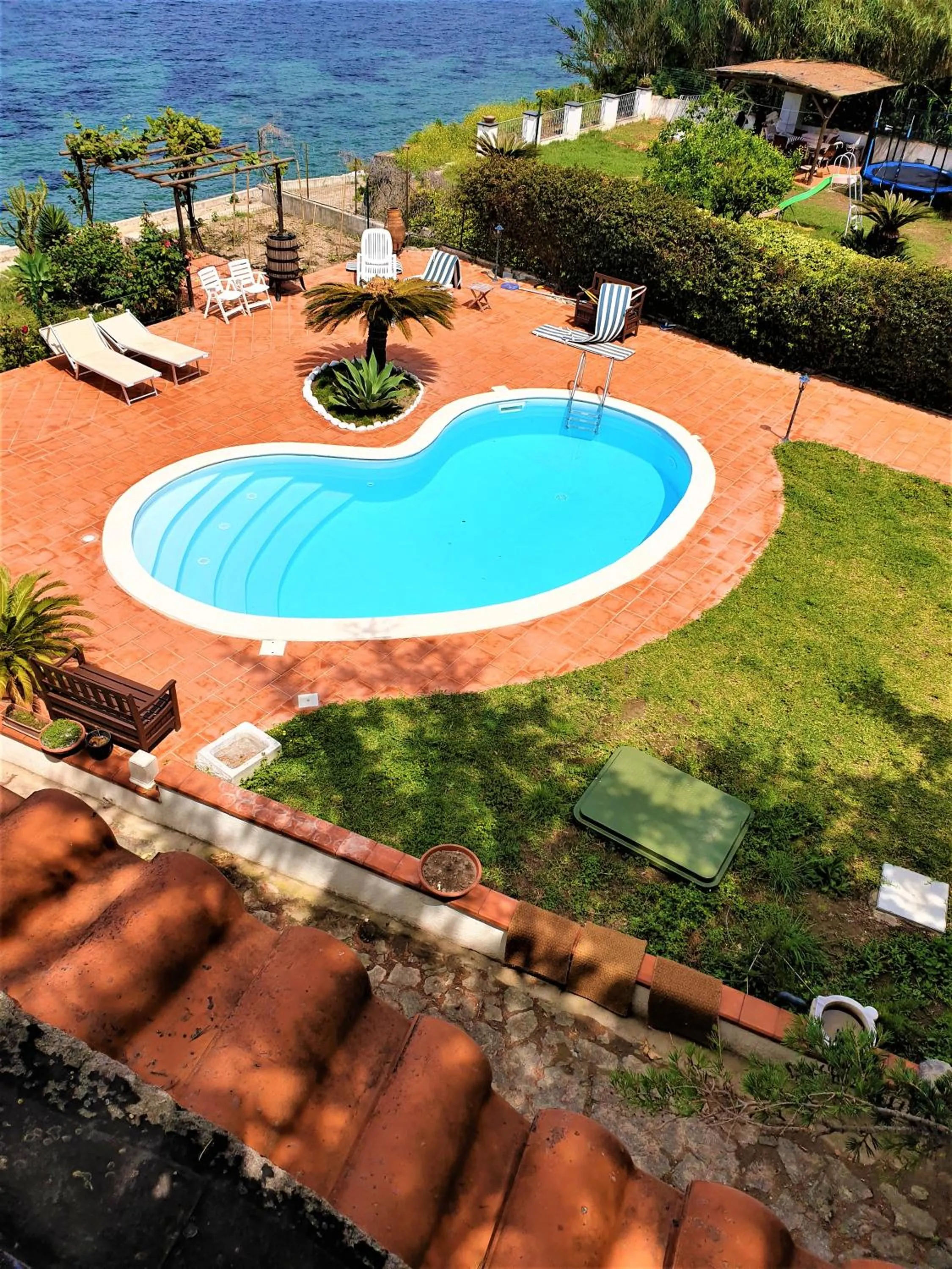 Swimming pool in villa antica