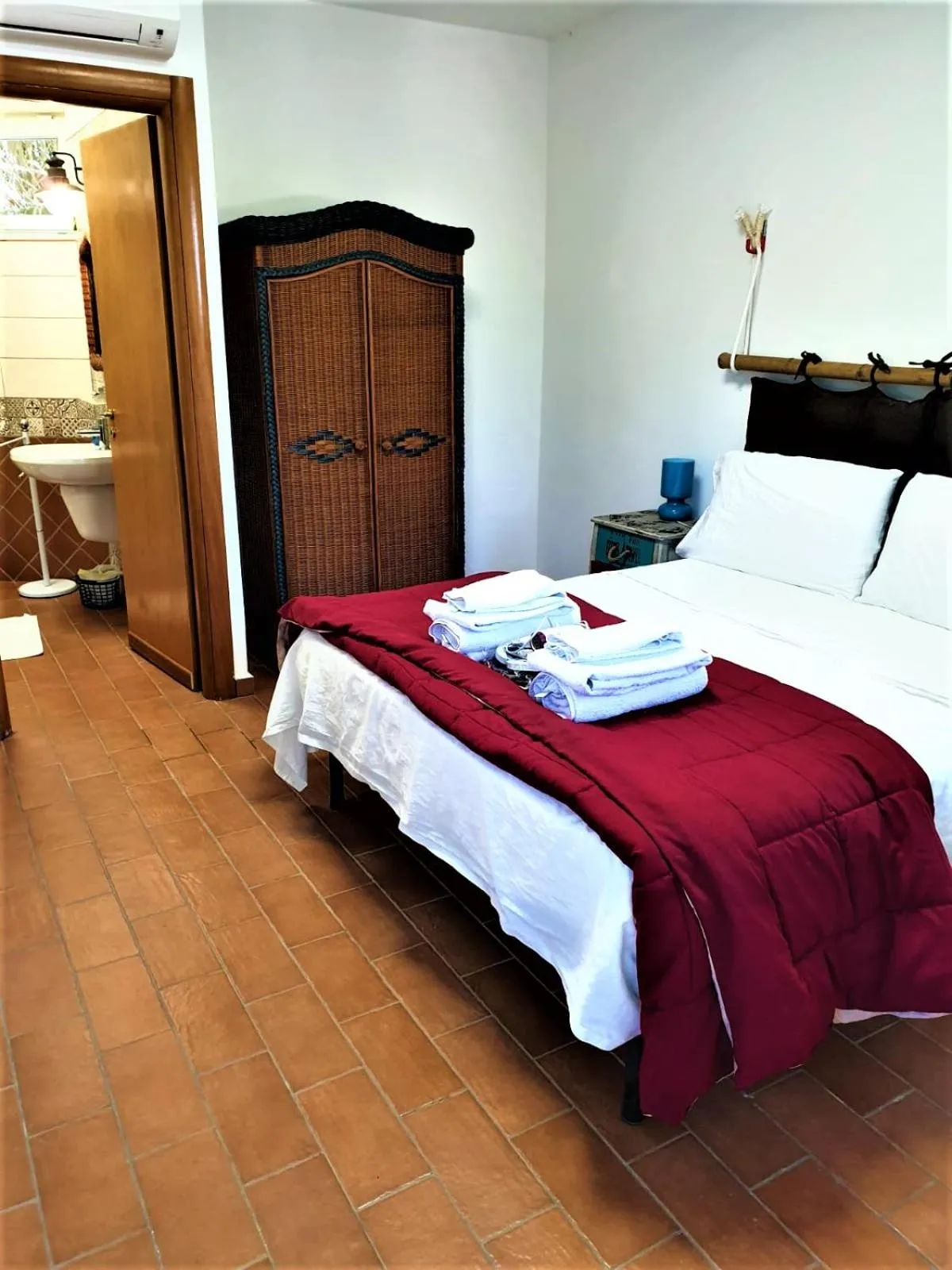 Bed in villa antica