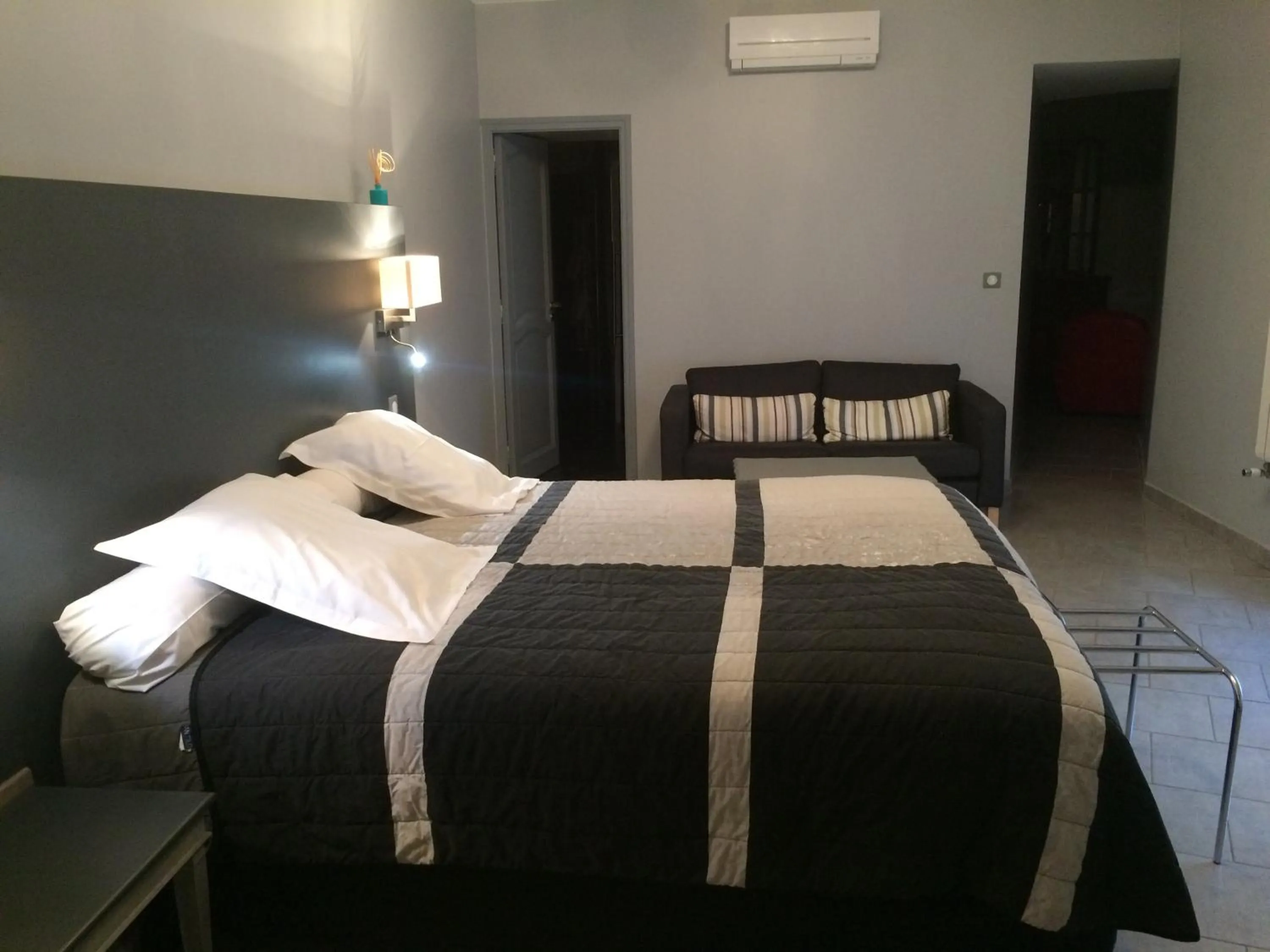 Suite in Logis Hôtel Restaurant de la Paix