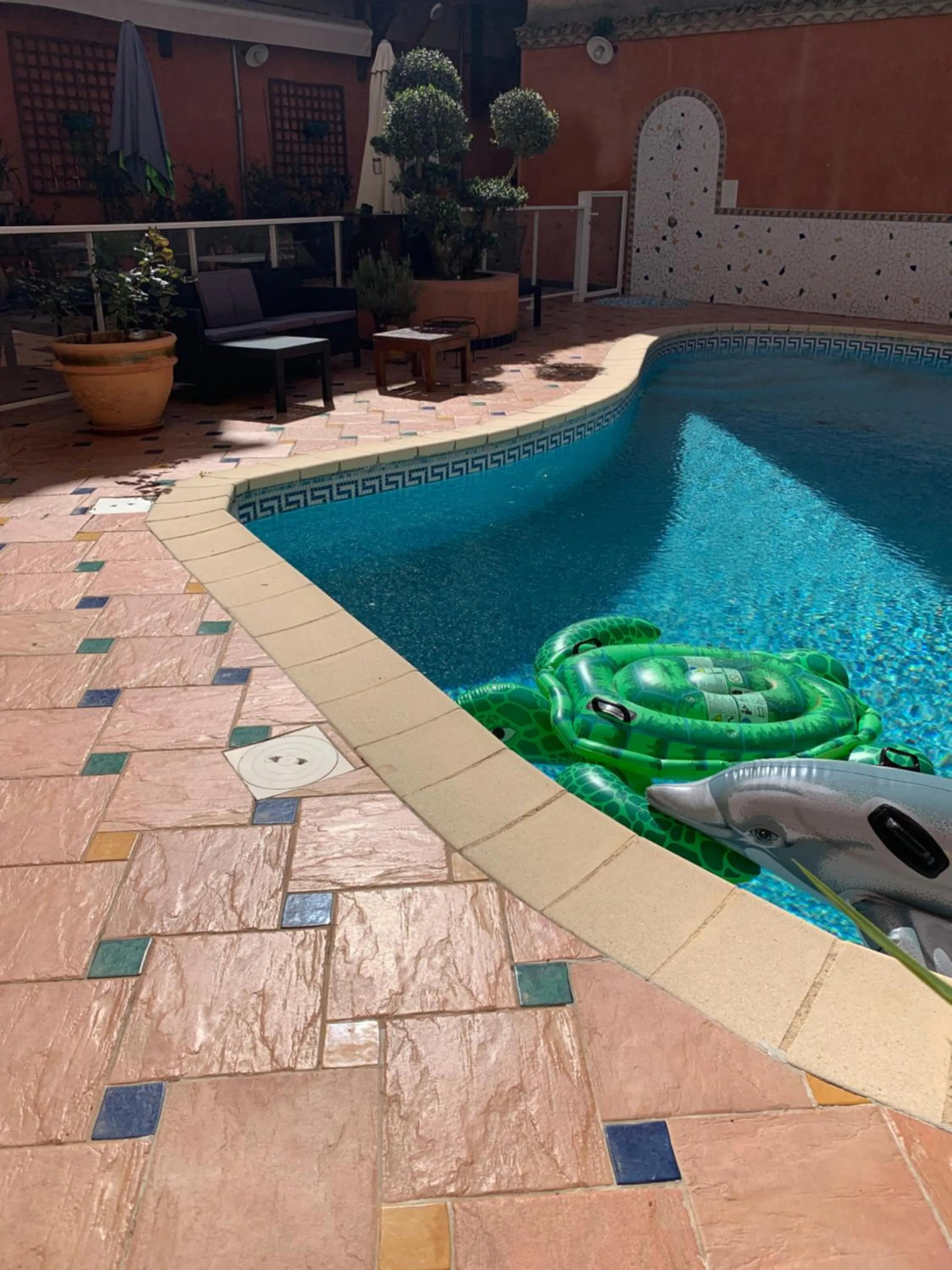 Swimming pool in Logis Hôtel Restaurant de la Paix