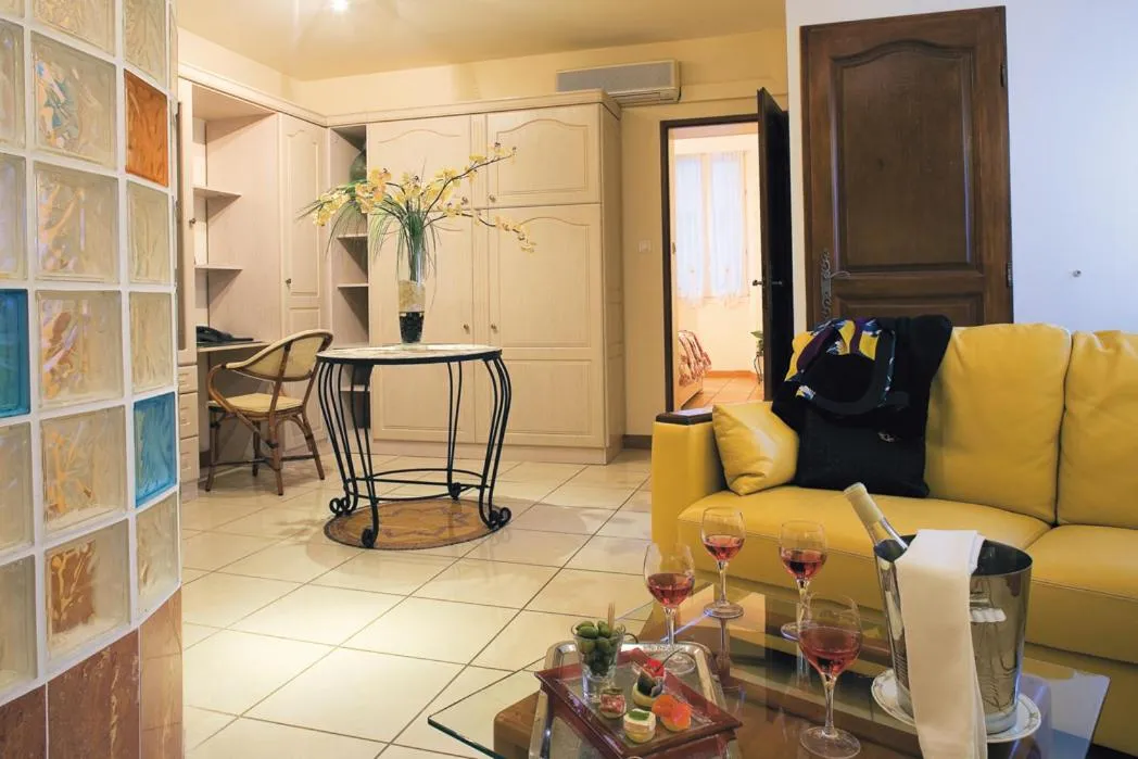 Living room in Logis Hôtel Restaurant de la Paix