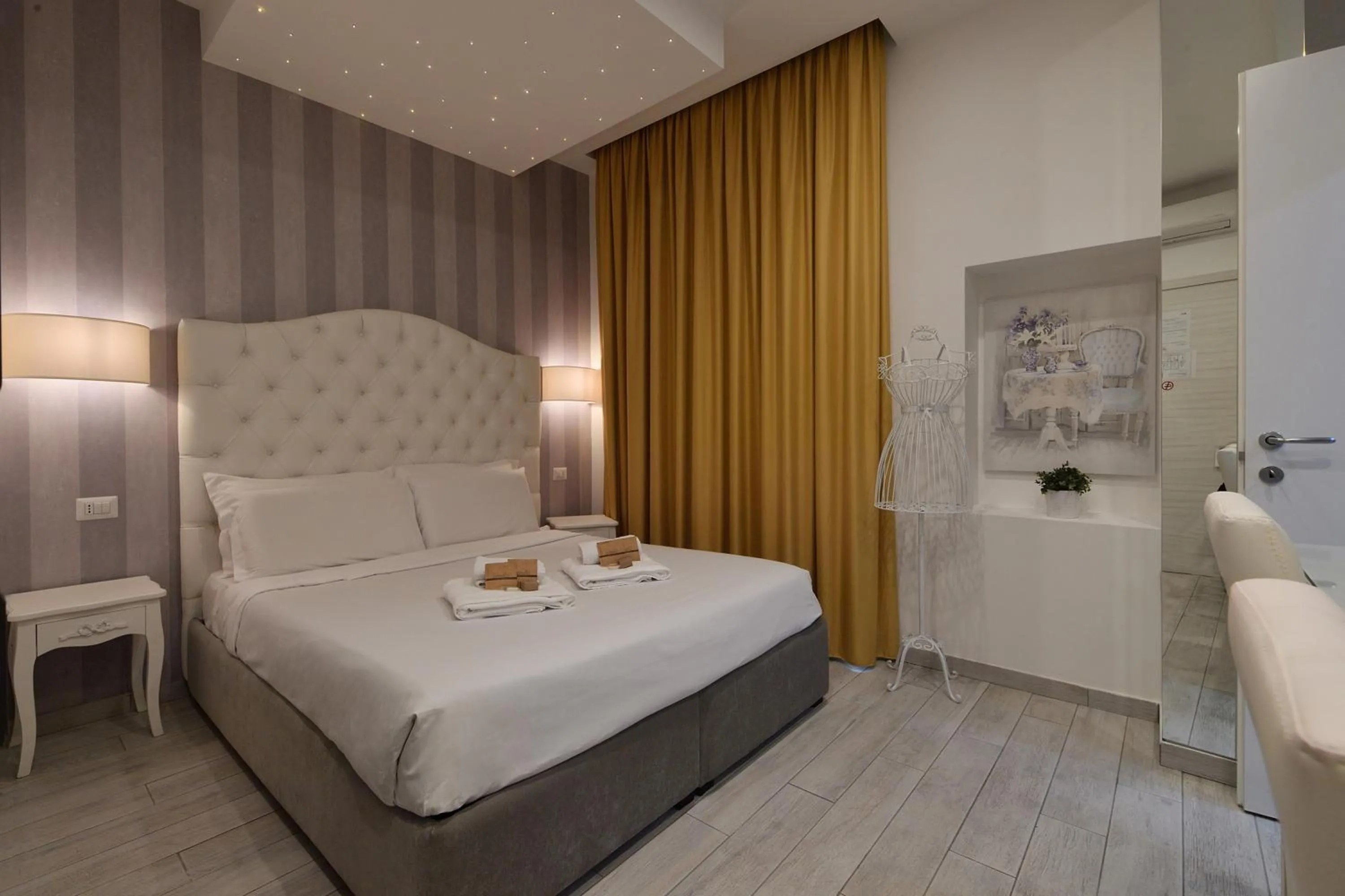 Coffee/tea facilities, Bed in Relais Vatican Secret