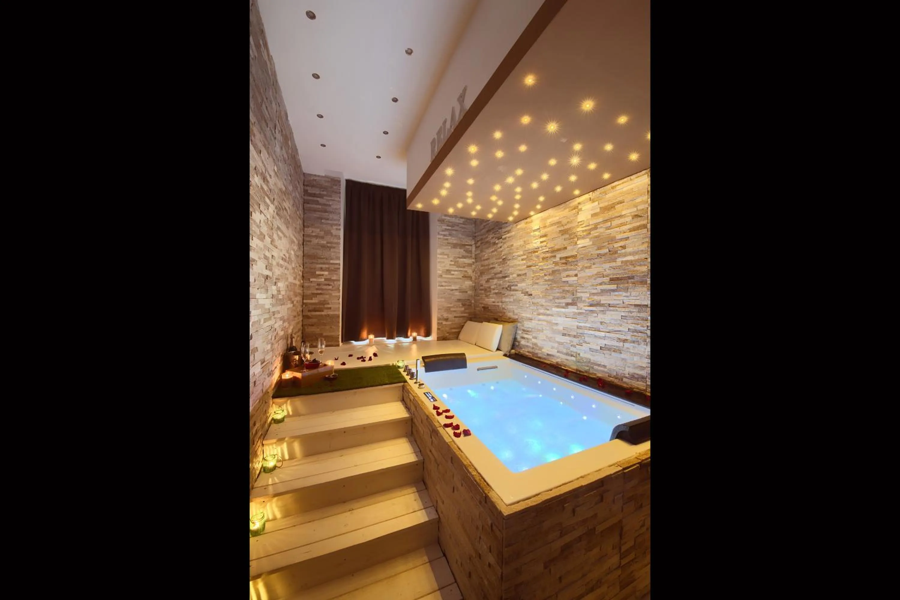 Hot Tub in Relais Vatican Secret