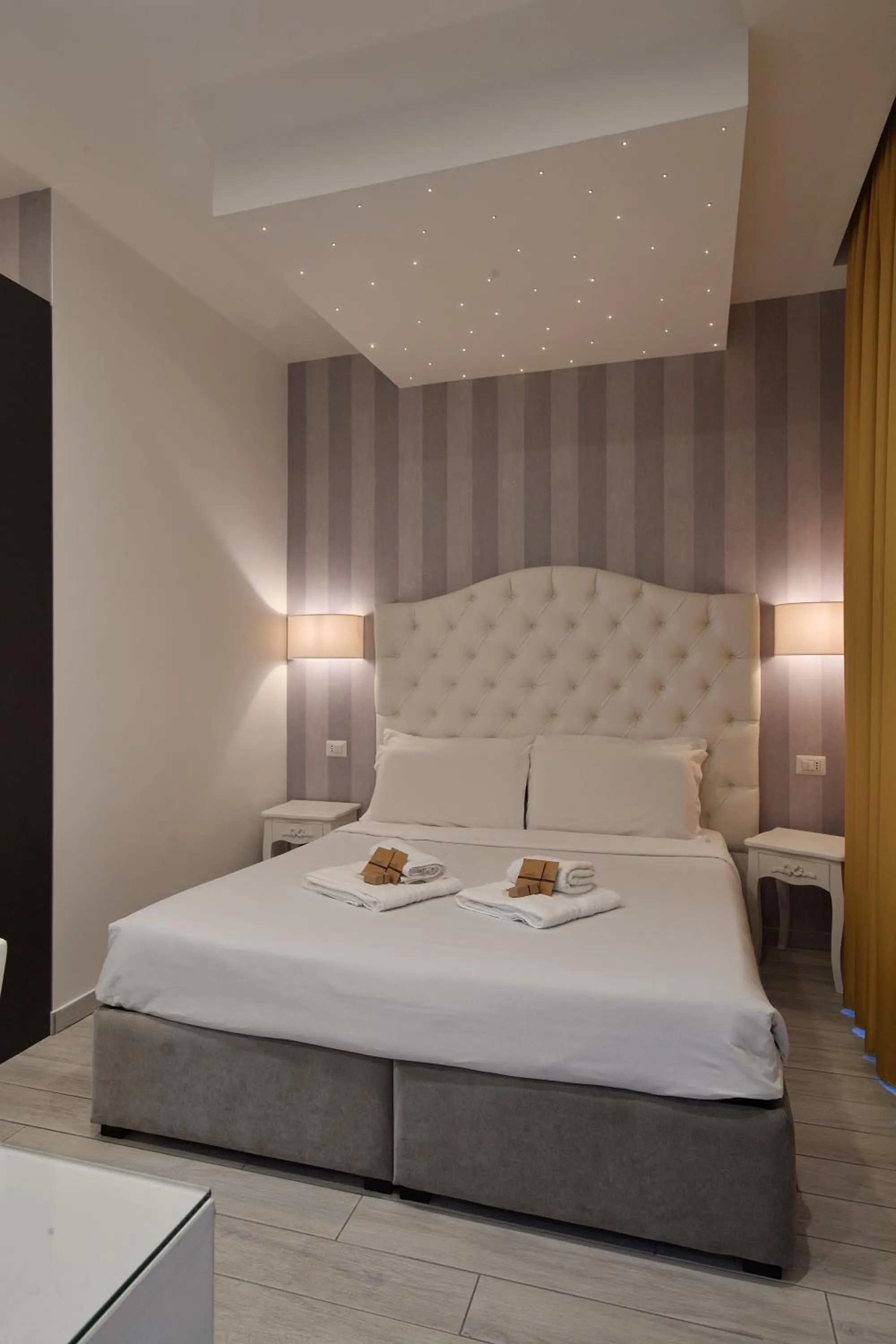 Coffee/tea facilities, Bed in Relais Vatican Secret