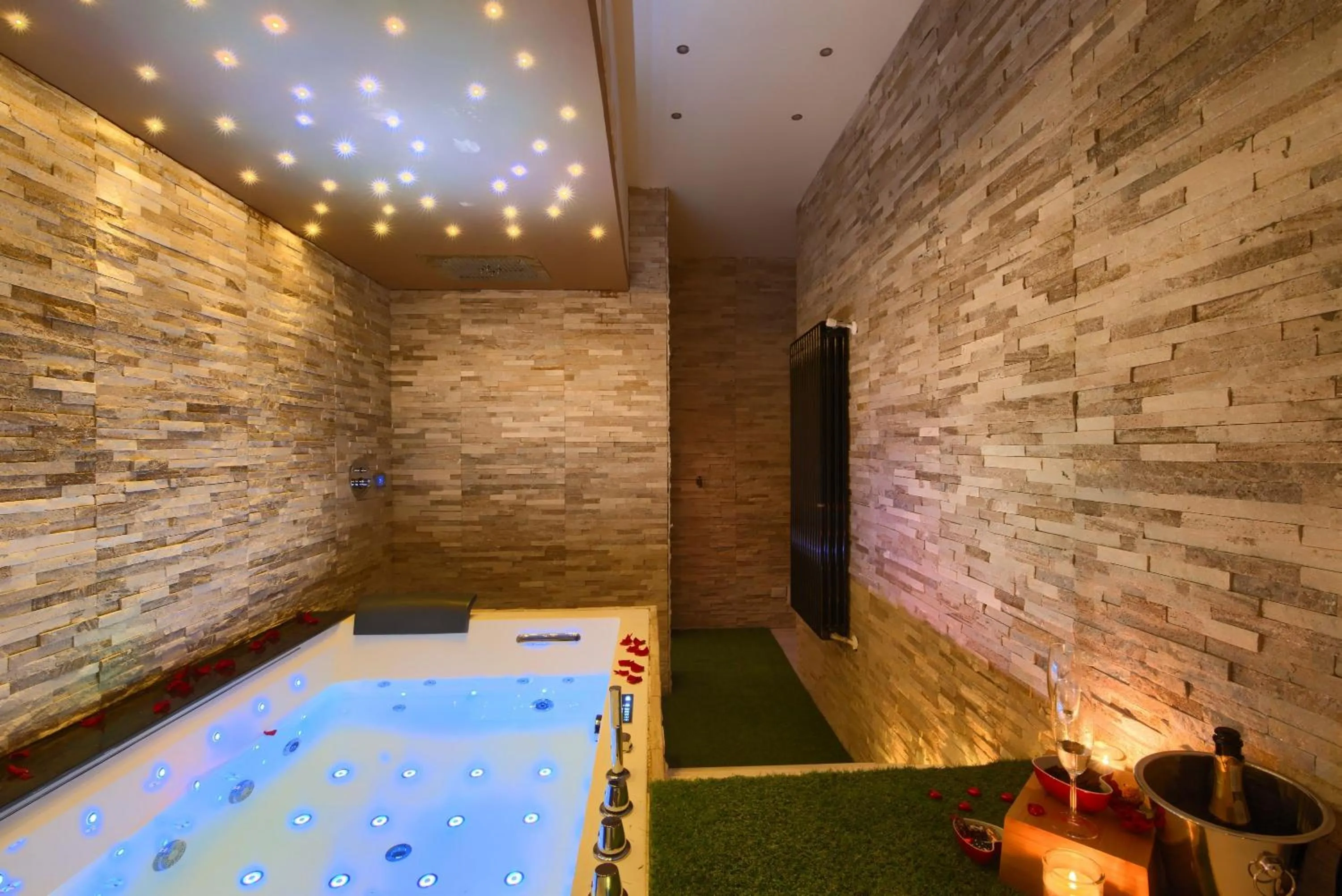 Hot Tub in Relais Vatican Secret