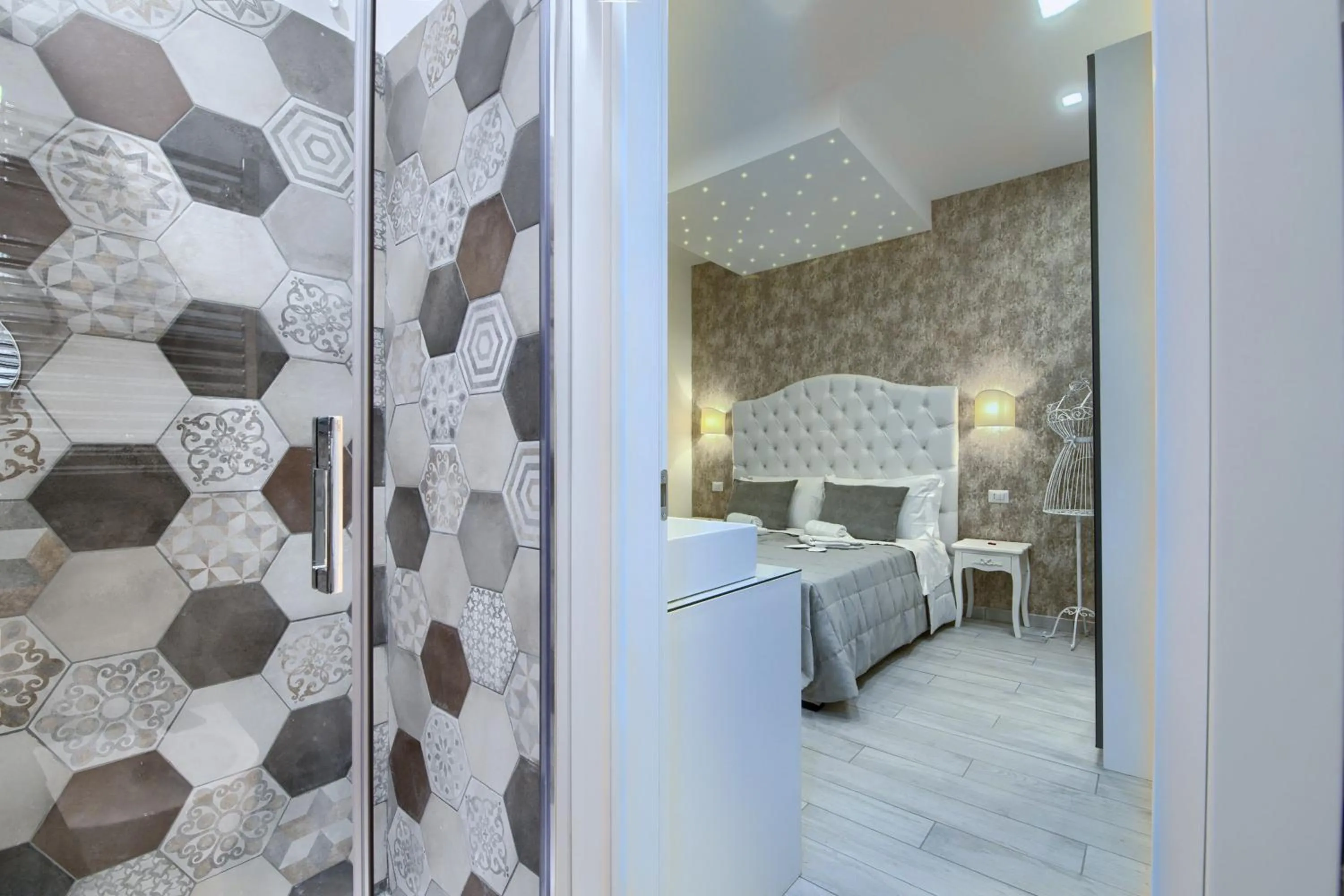 Bathroom, Bed in Relais Vatican Secret