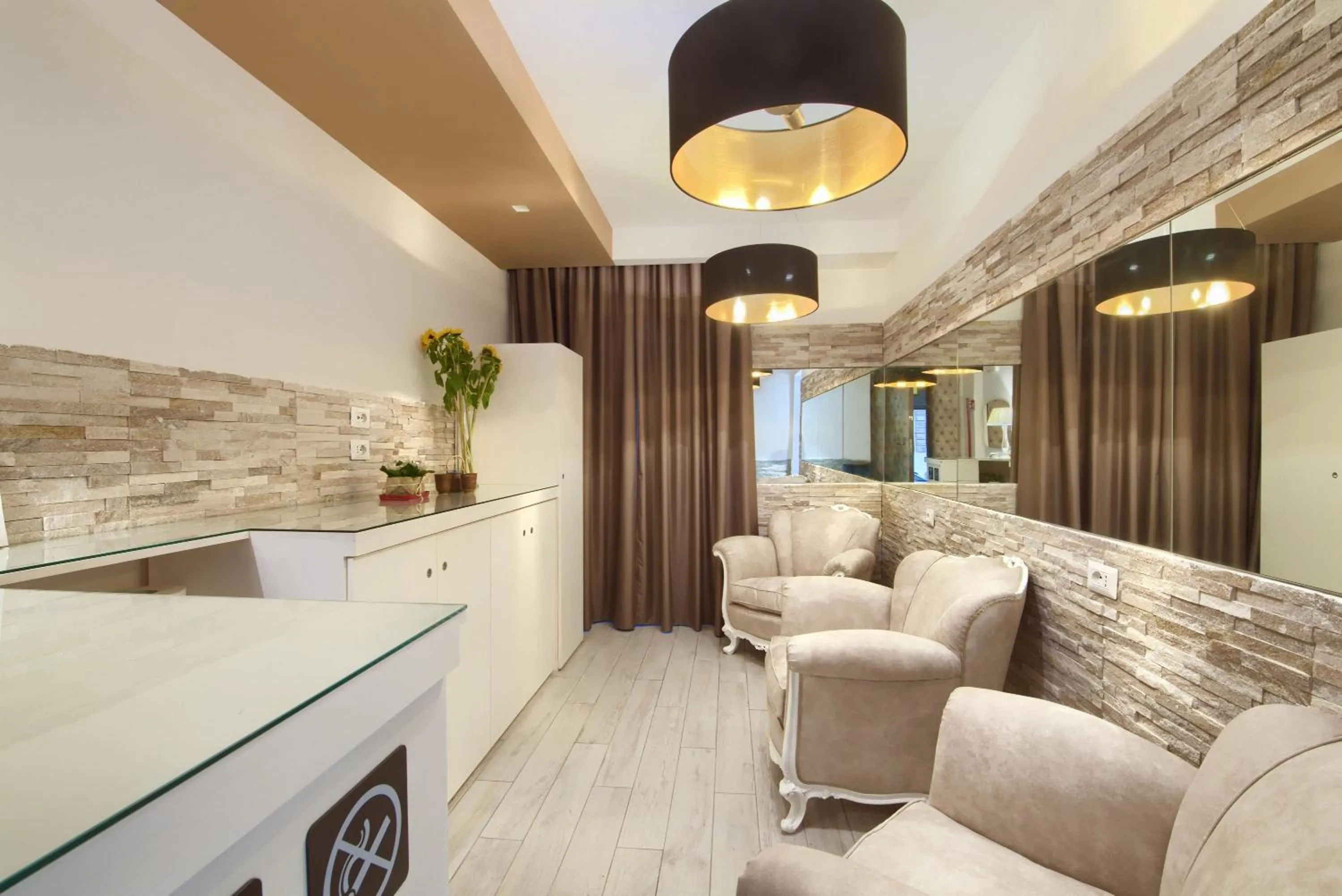 Communal lounge/ TV room in Relais Vatican Secret