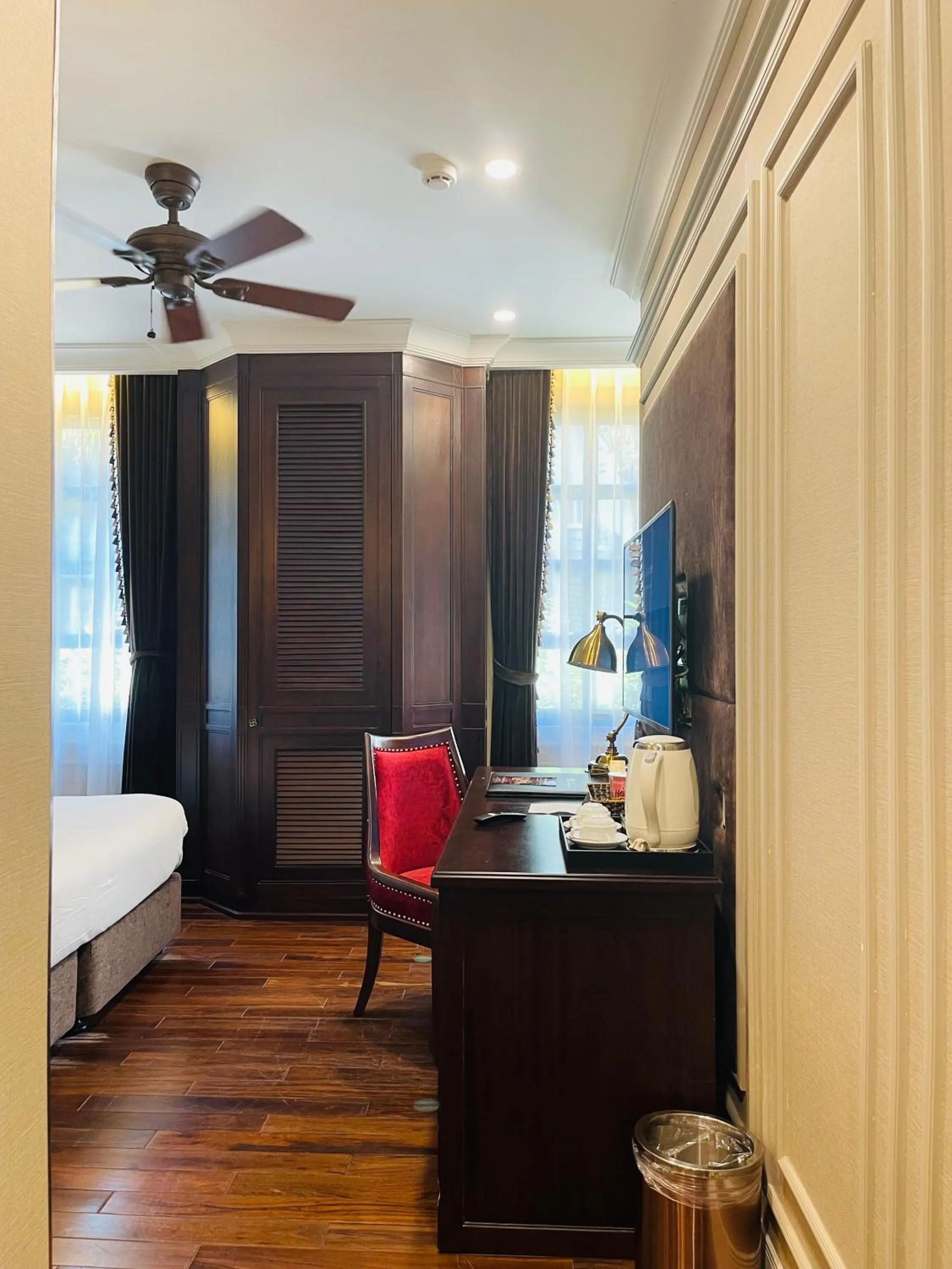 Place of worship, Bed in Hotel du Monde