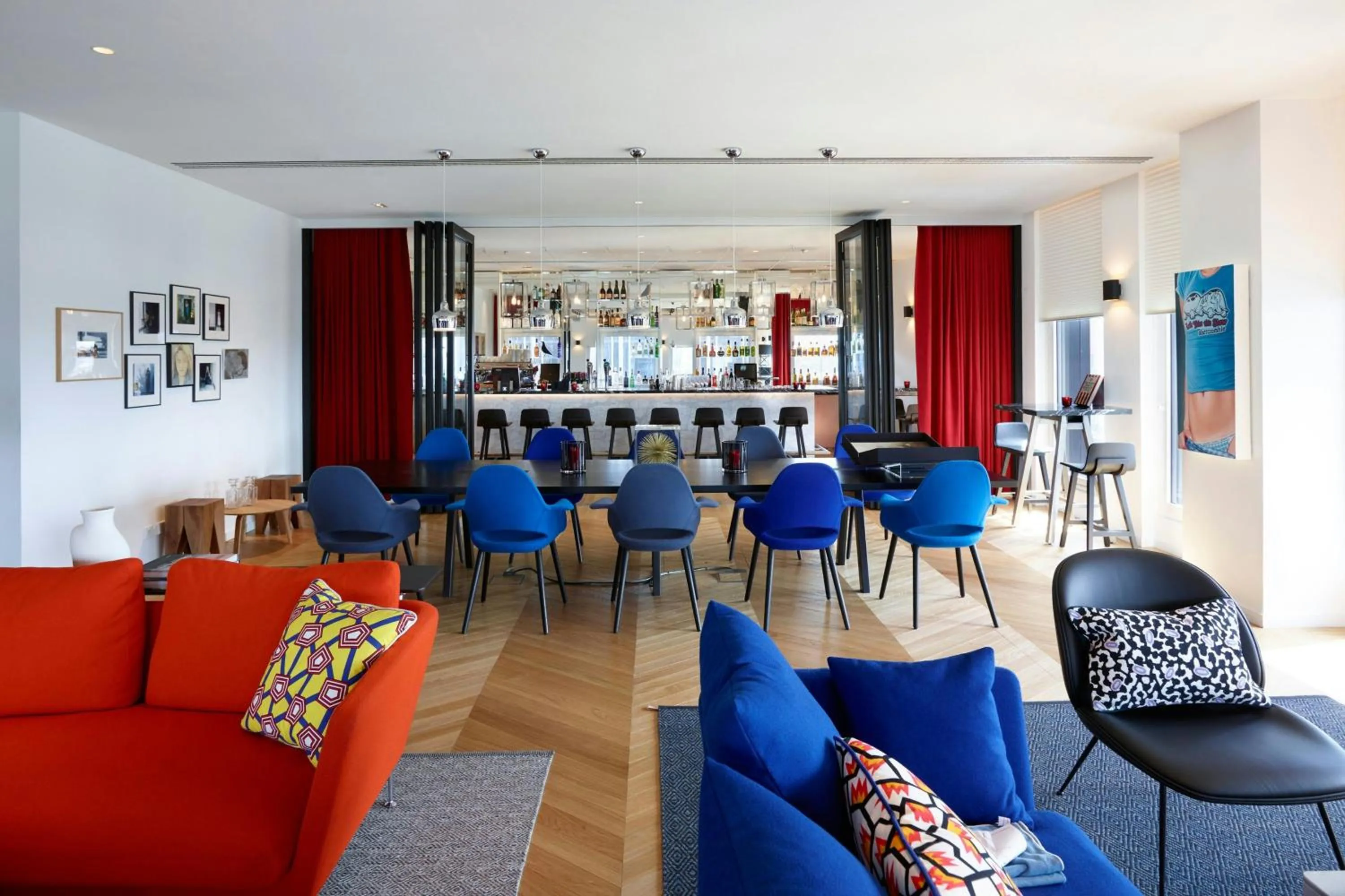 Lounge or bar in citizenM Paris Gare de Lyon