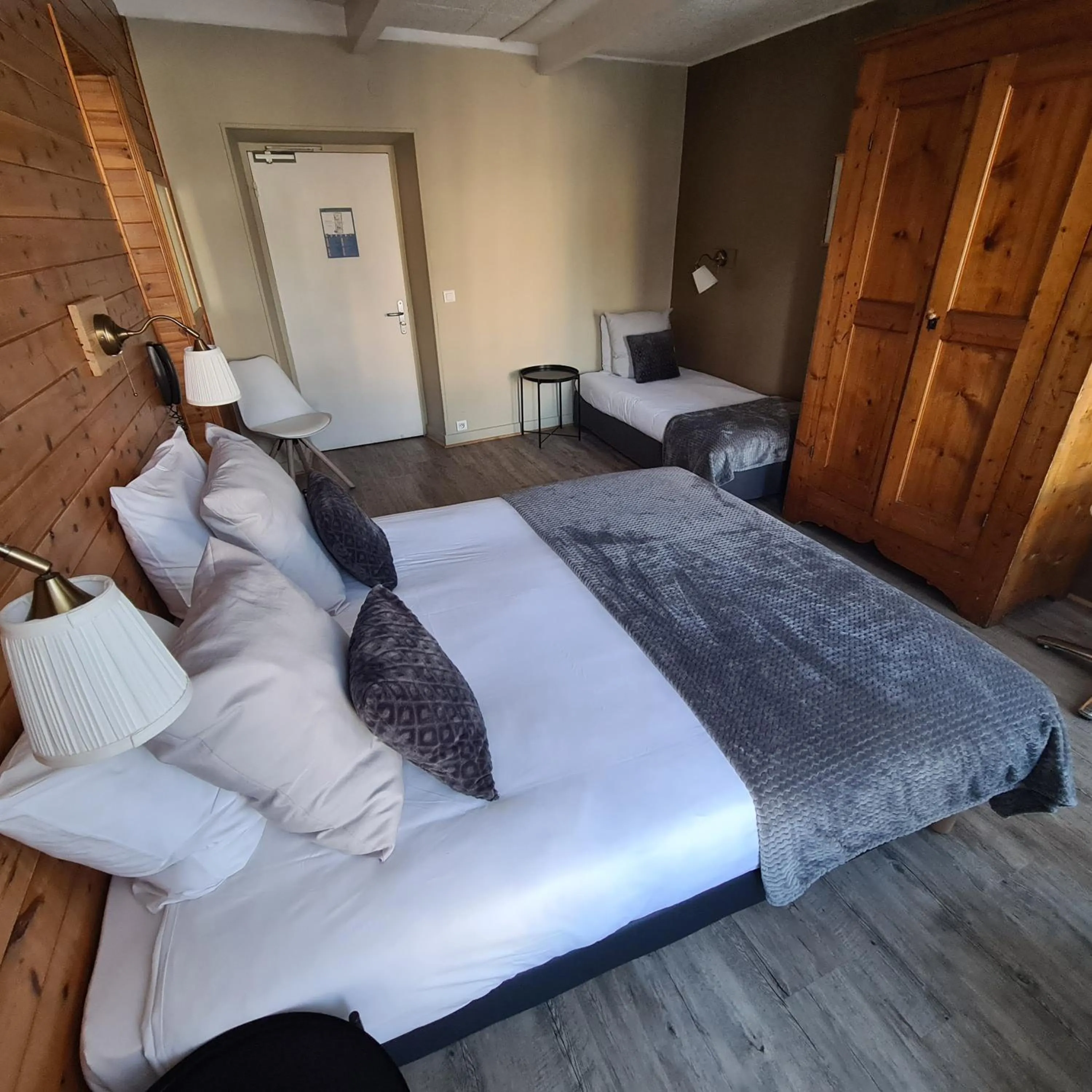 Photo of the whole room, Bed in Le Grand Hotel