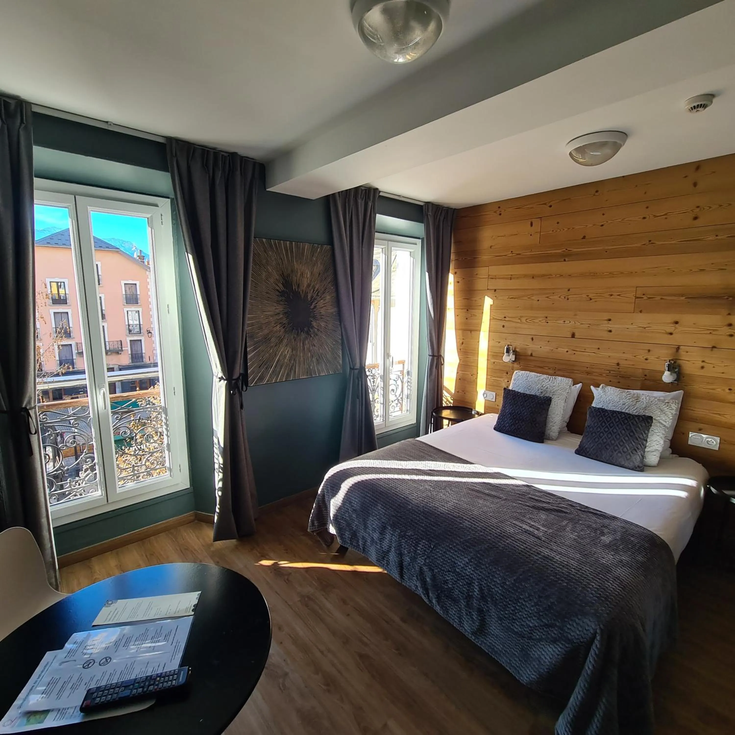 Photo of the whole room, Bed in Le Grand Hotel