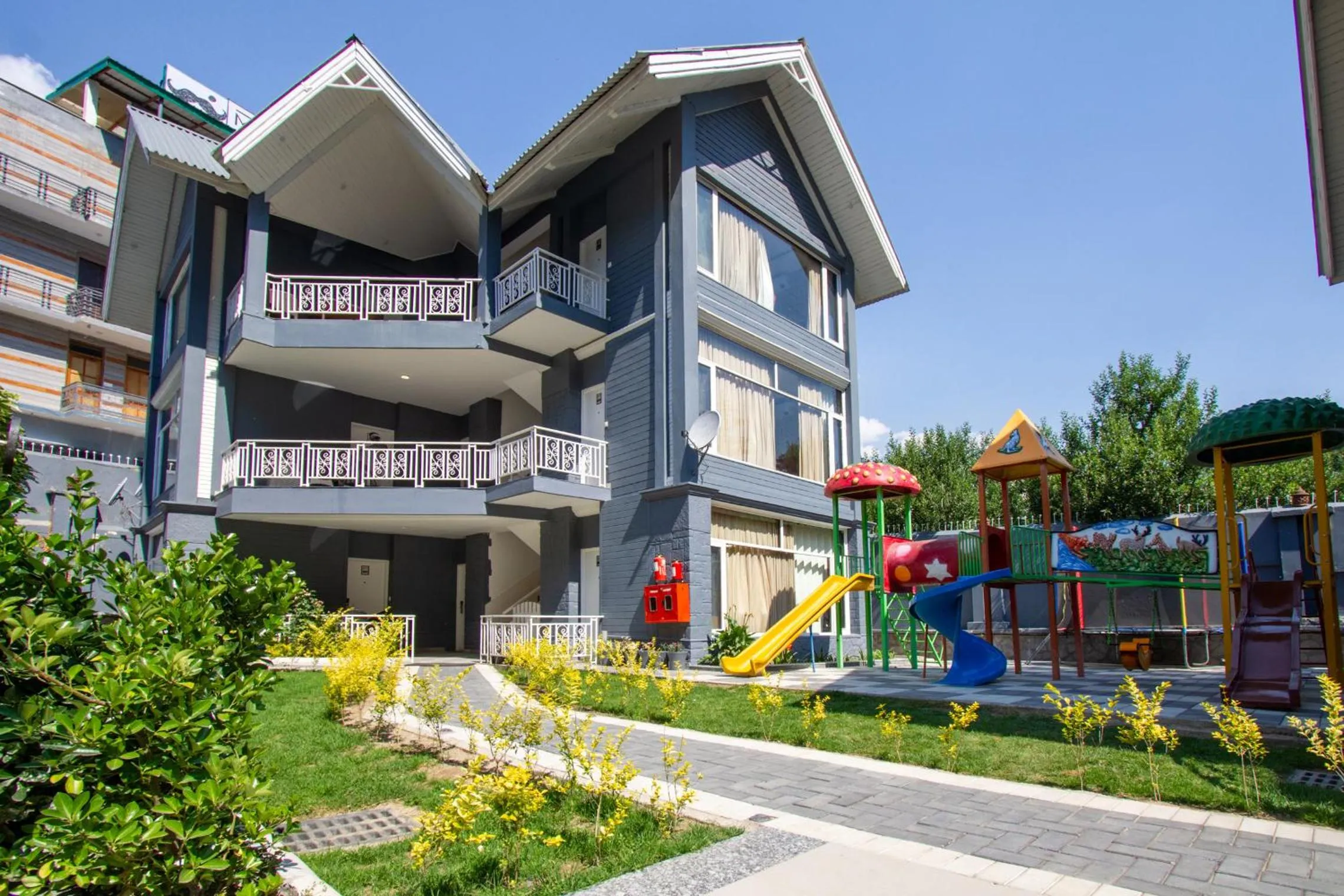 The Highland Park - A Truly River side Resort