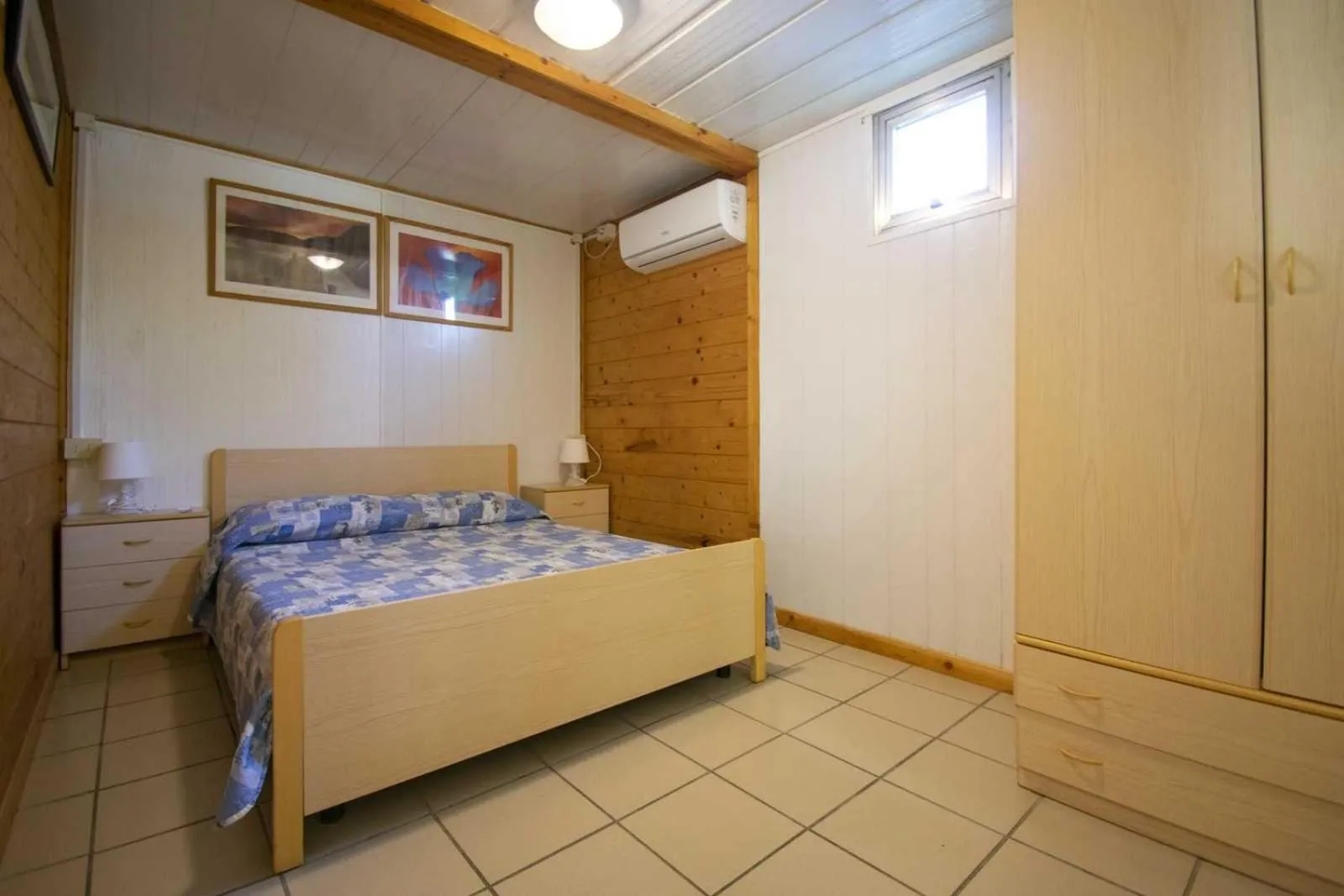 Photo of the whole room, Bed in Camping Linus
