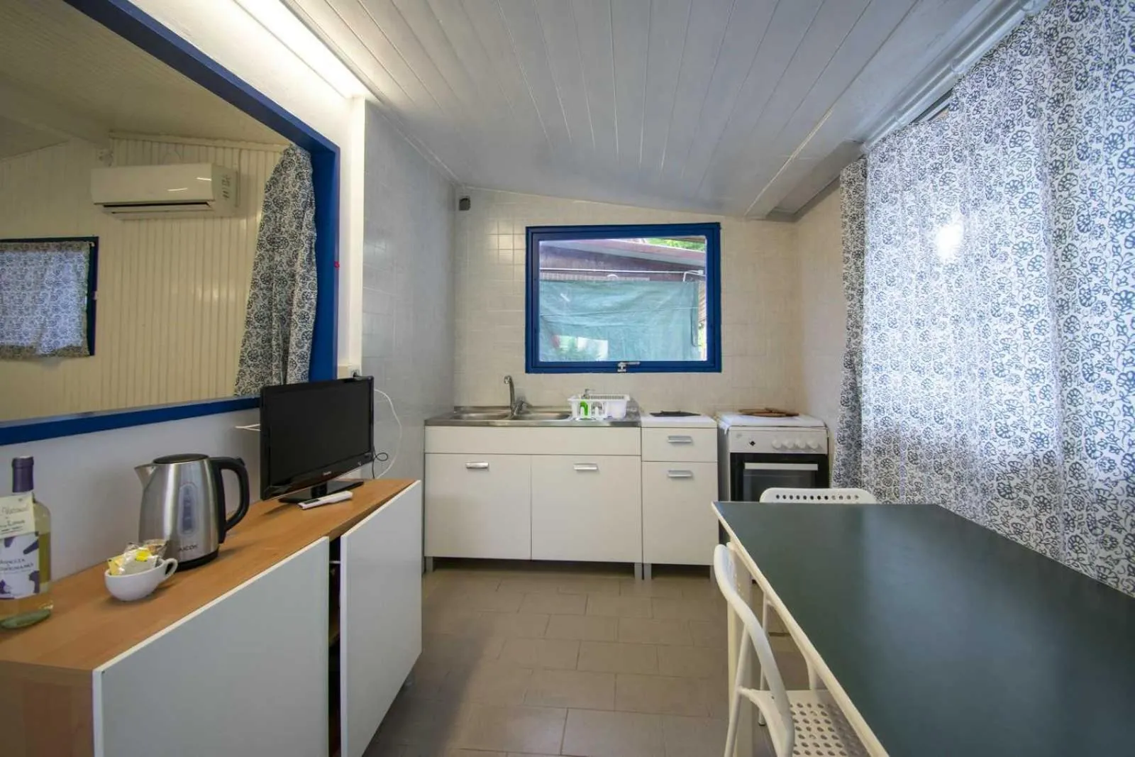 Kitchen or kitchenette in Camping Linus