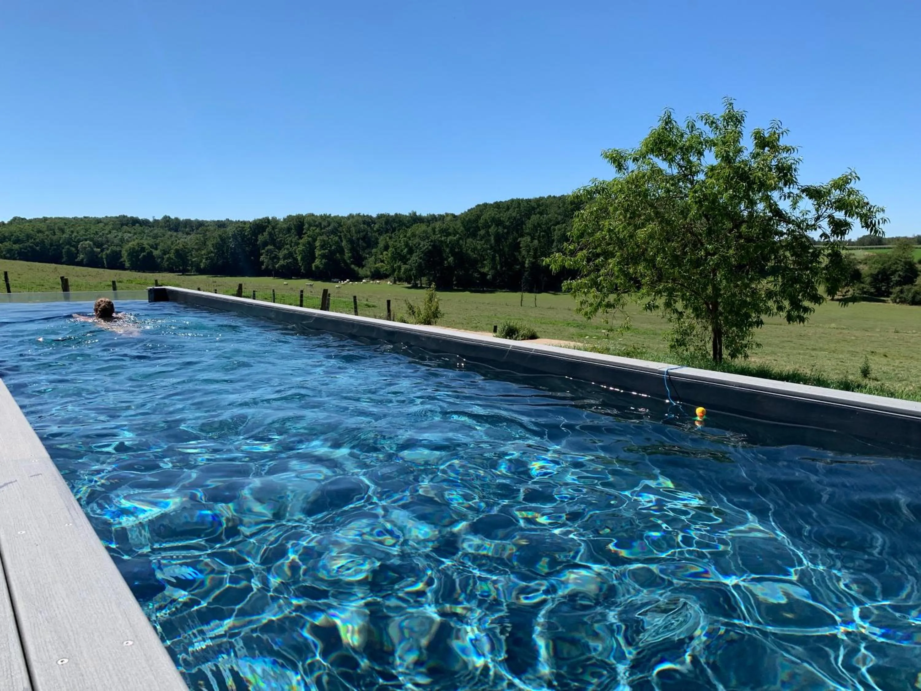 Swimming pool in La Ferme du Bonheur