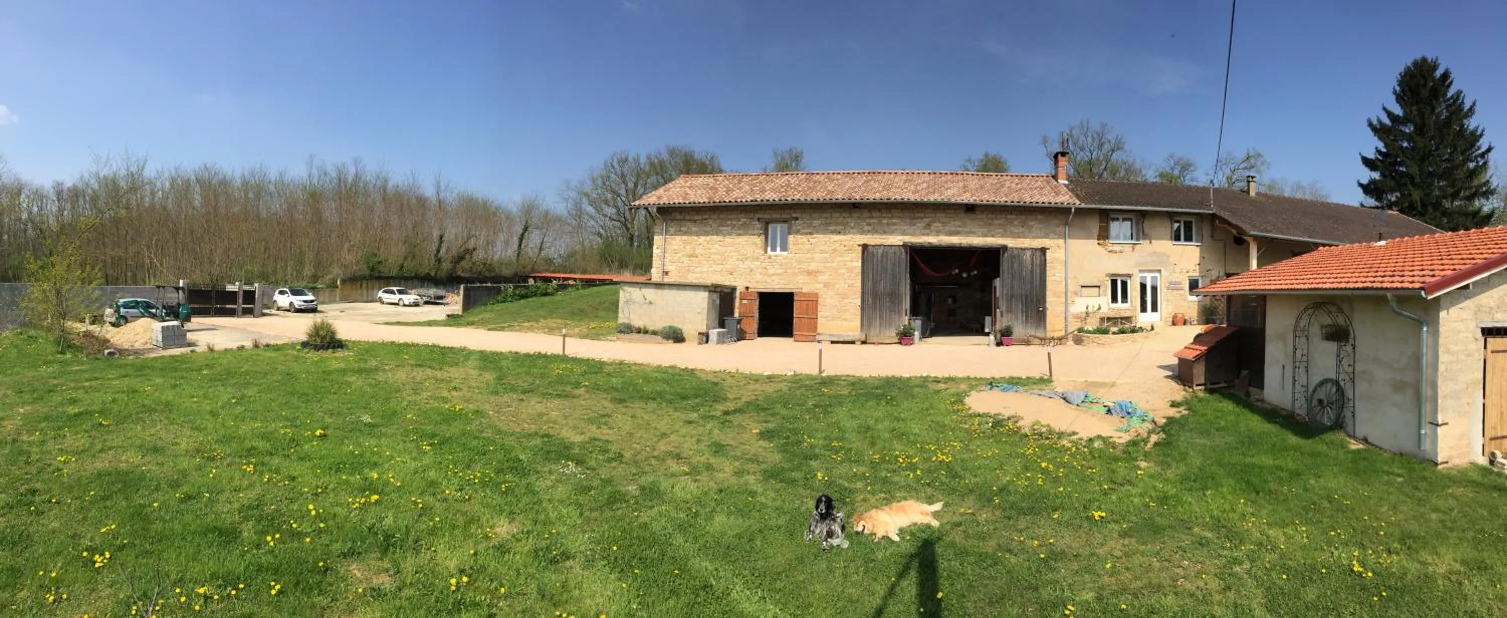 Property building in La Ferme du Bonheur